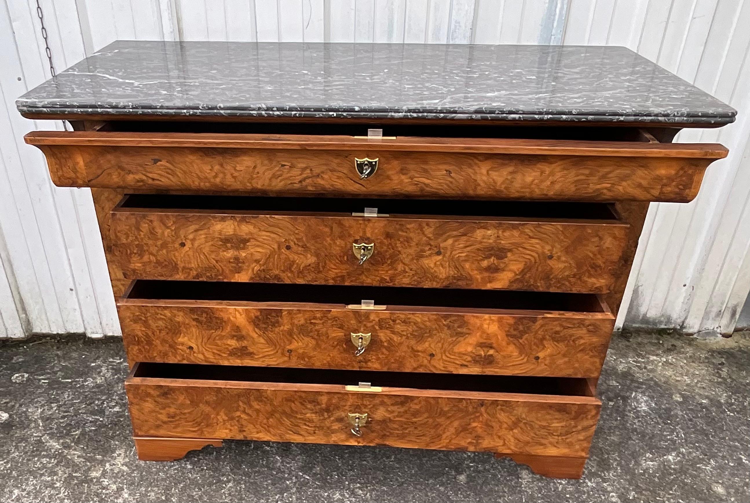 French Chest Of Drawers Louis Philippe Period Mid 19th In Good Condition For Sale In SAINT-CLÉMENT-DE-LA-PLACE, FR