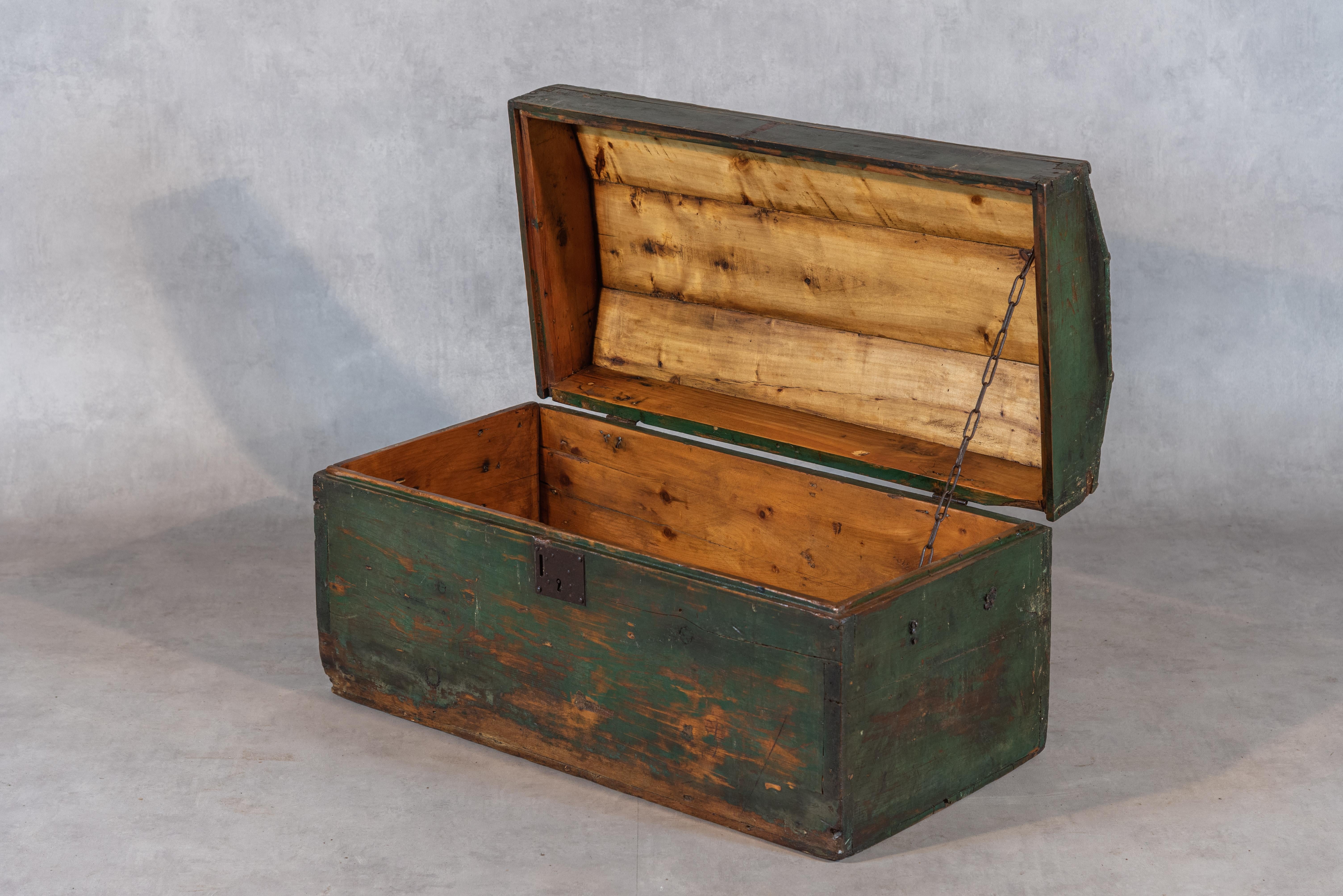 An exceptional French chest with its original green patina from the early 20th century.