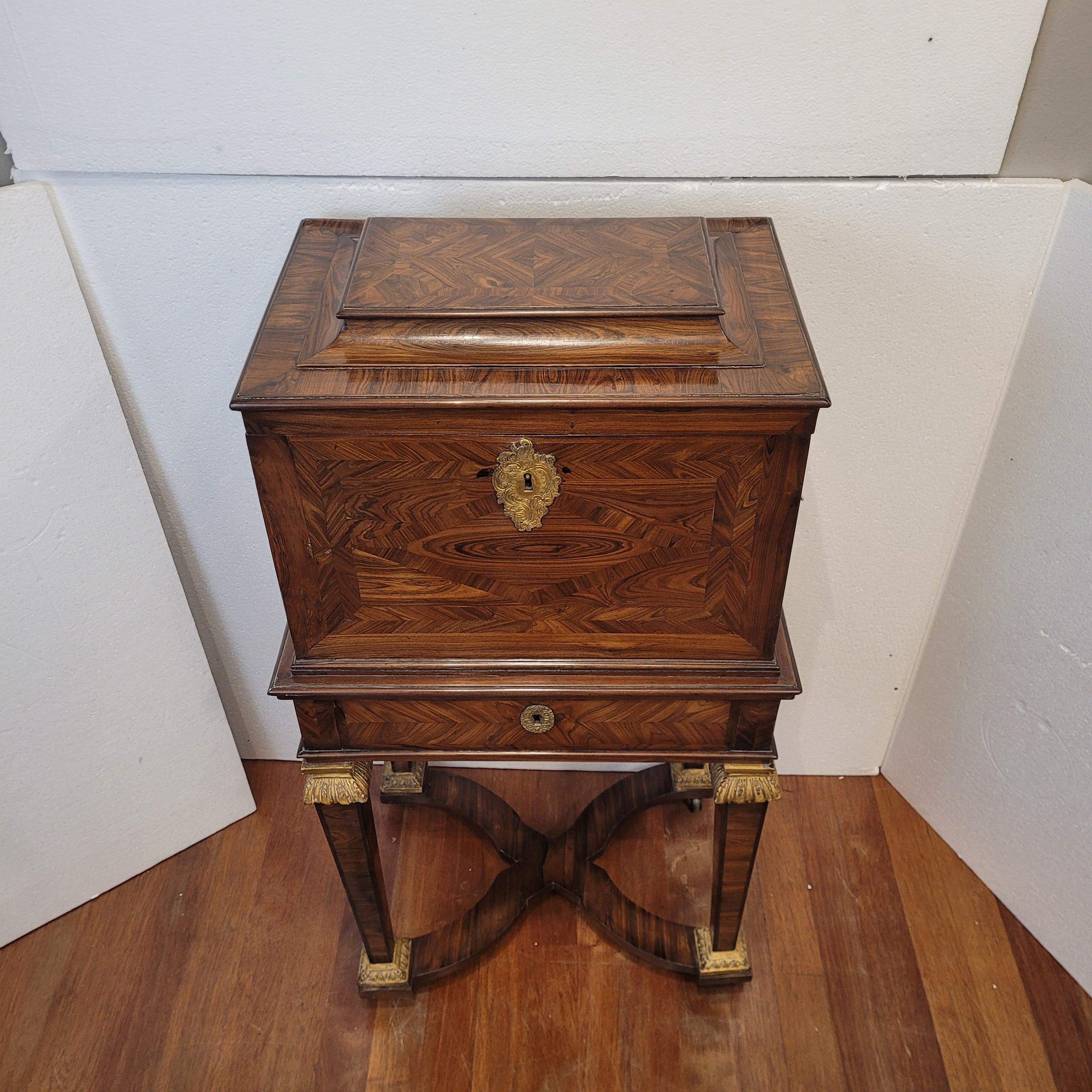 French Chest Regency style , travel chest wedding trousseau chest In Good Condition For Sale In Valladolid, ES
