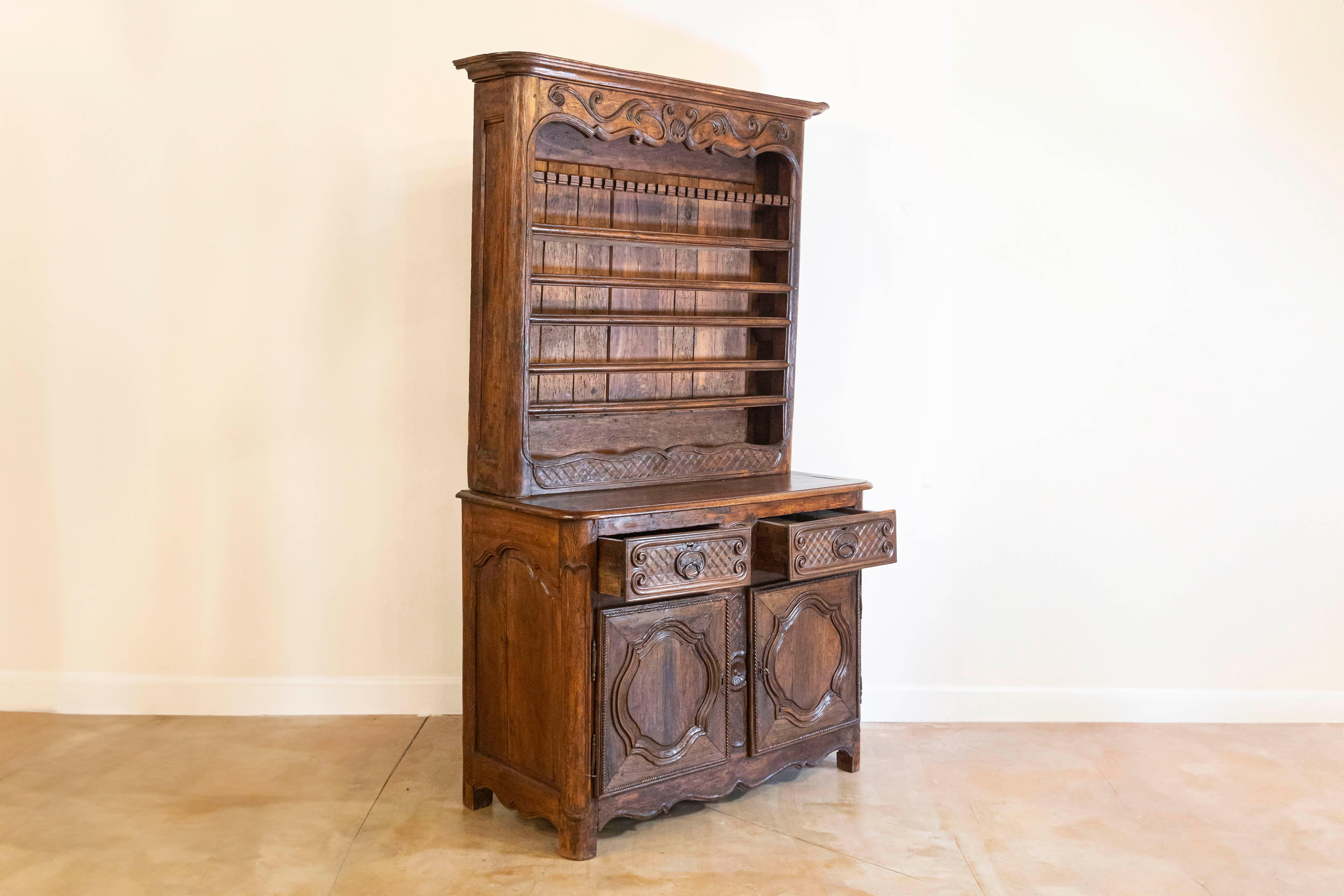 Castagno francese del XVIII secolo Vaiselier Circa 1790 in vendita 2