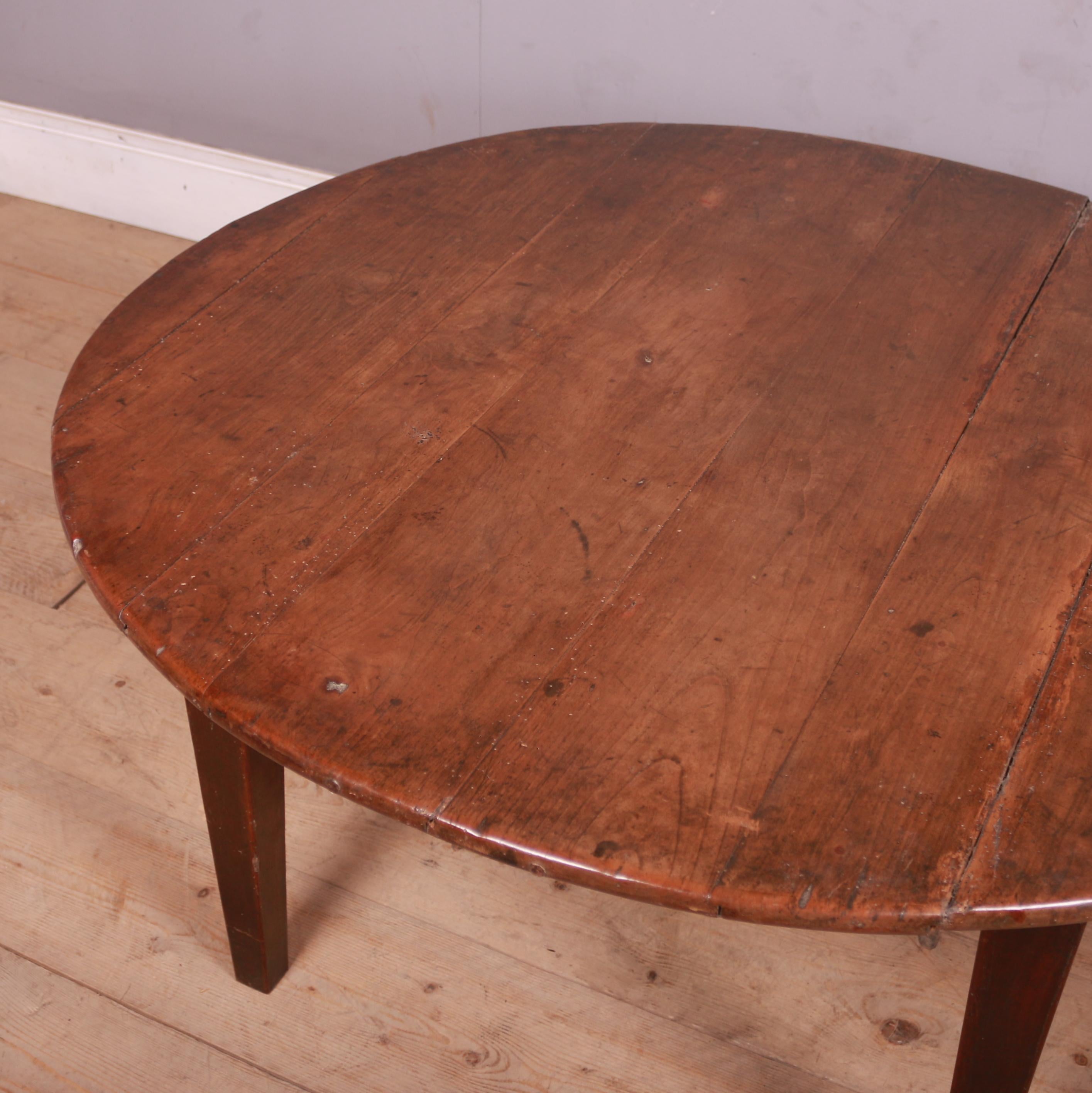 19th C French round chestnut and oak coffee table. 1860



Dimensions
45.5 inches (116 cms) Wide
43 inches (109 cms) Deep
22.5 inches (57 cms) High.