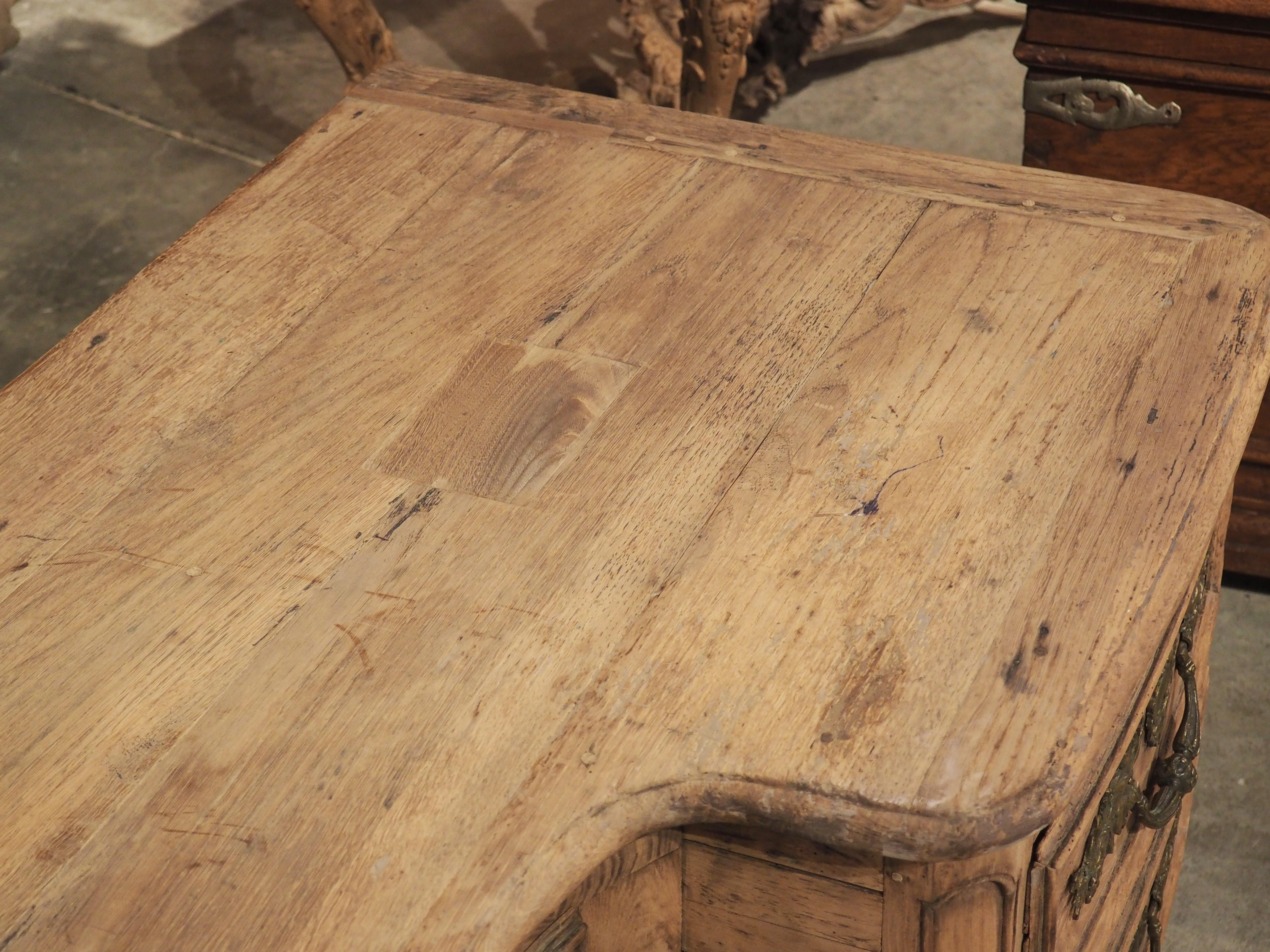 French Chestnut and Oak Desk from Le Grand Monarque À Chartres, circa 1720 For Sale 7