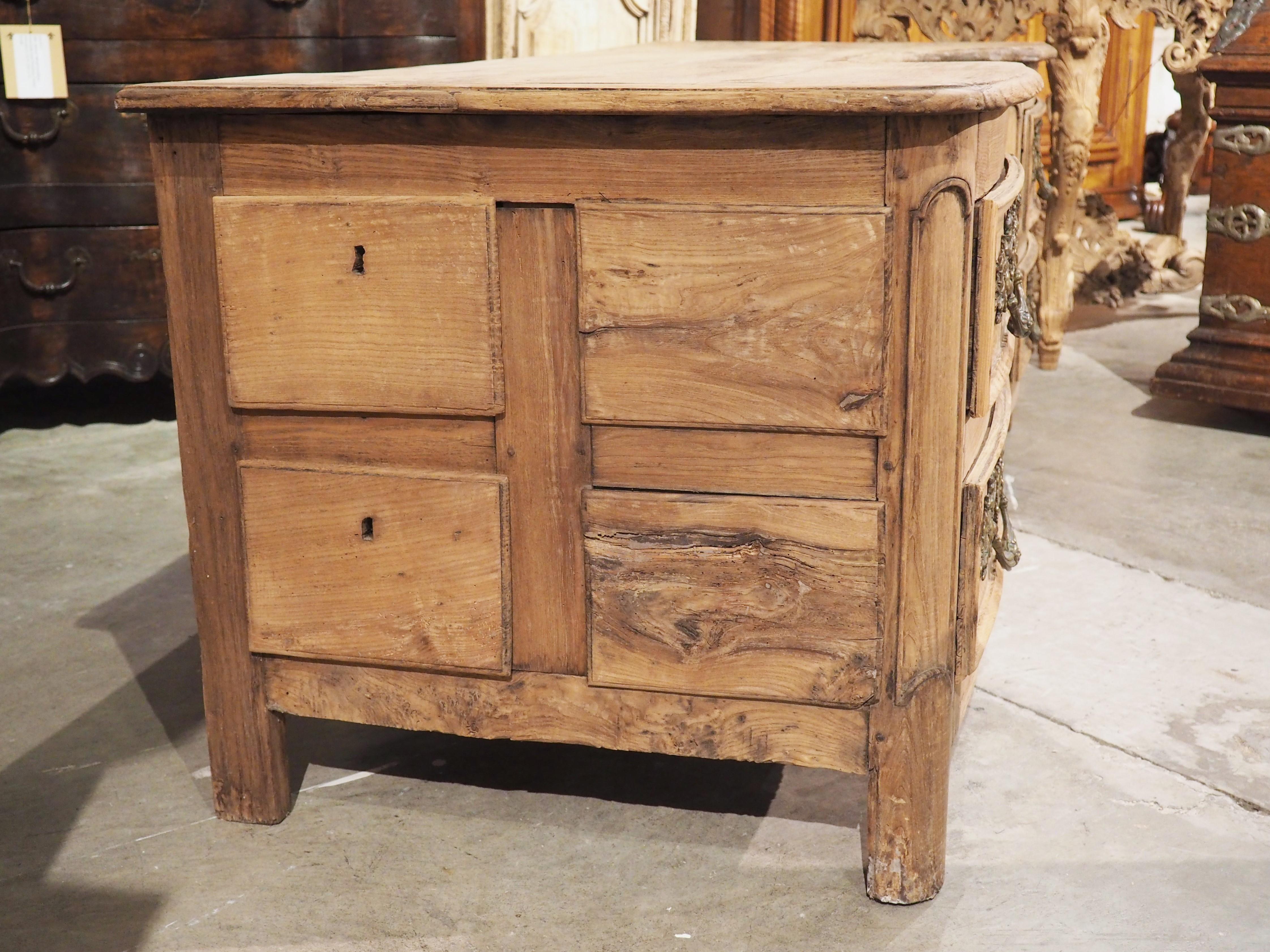 French Chestnut and Oak Desk from Le Grand Monarque À Chartres, circa 1720 For Sale 8
