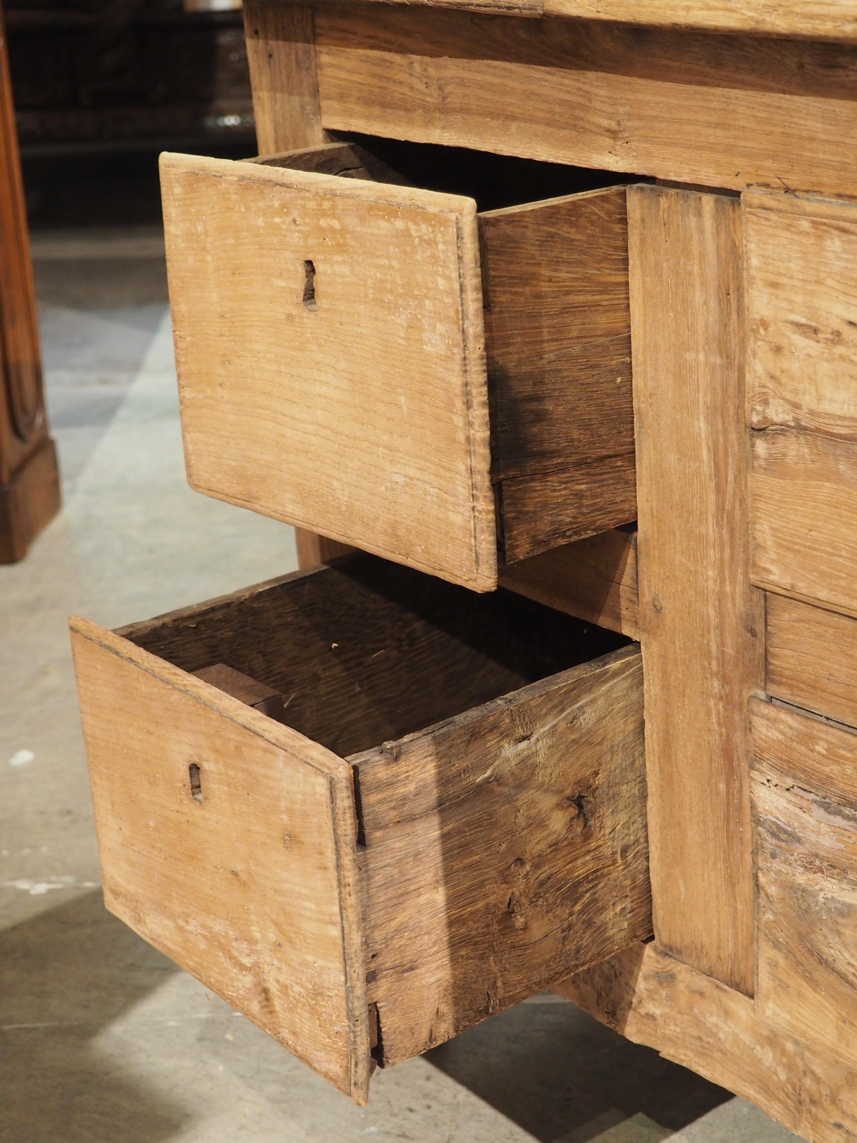 French Chestnut and Oak Desk from Le Grand Monarque À Chartres, circa 1720 For Sale 9