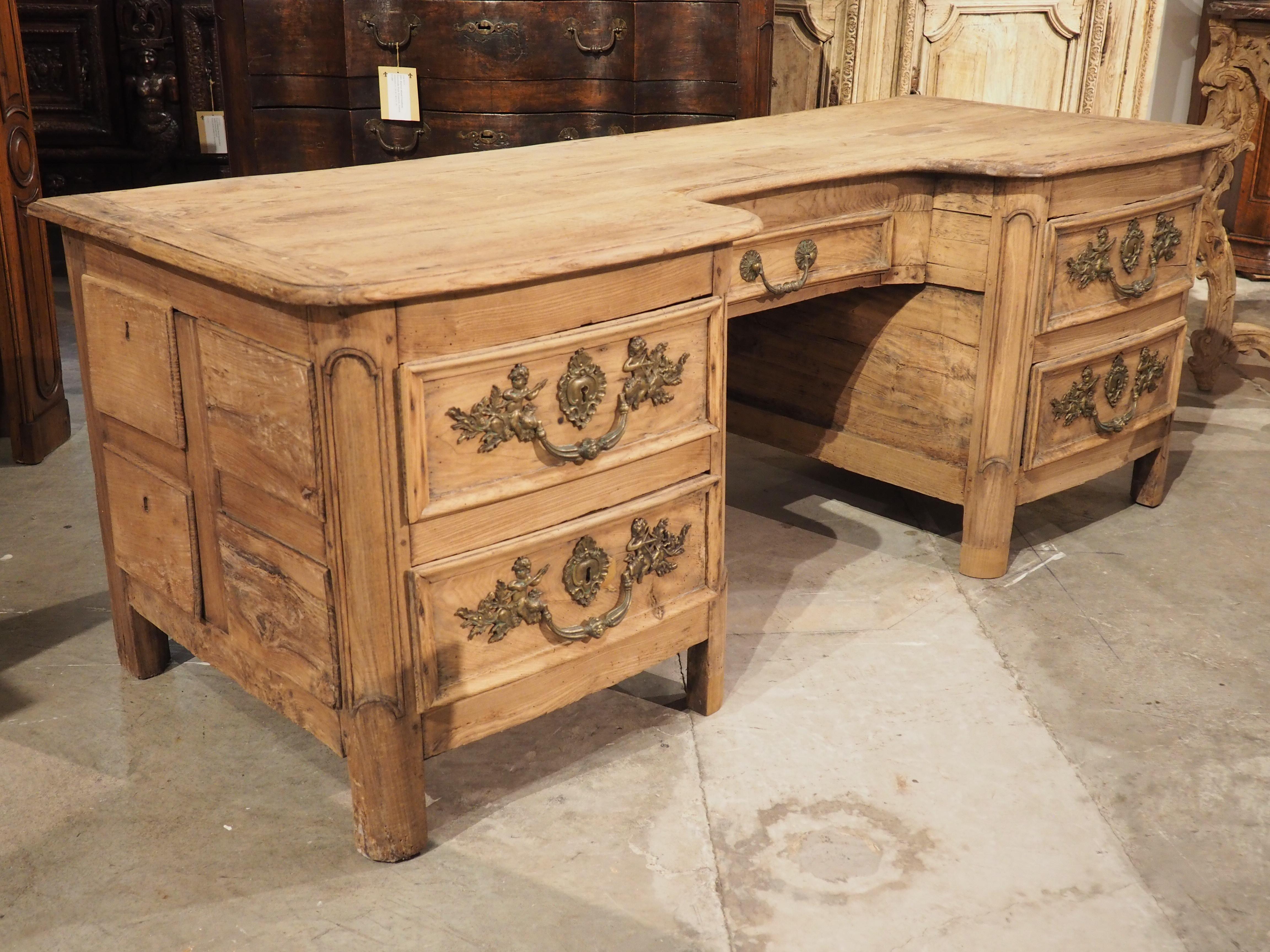 French Chestnut and Oak Desk from Le Grand Monarque À Chartres, circa 1720 For Sale 10