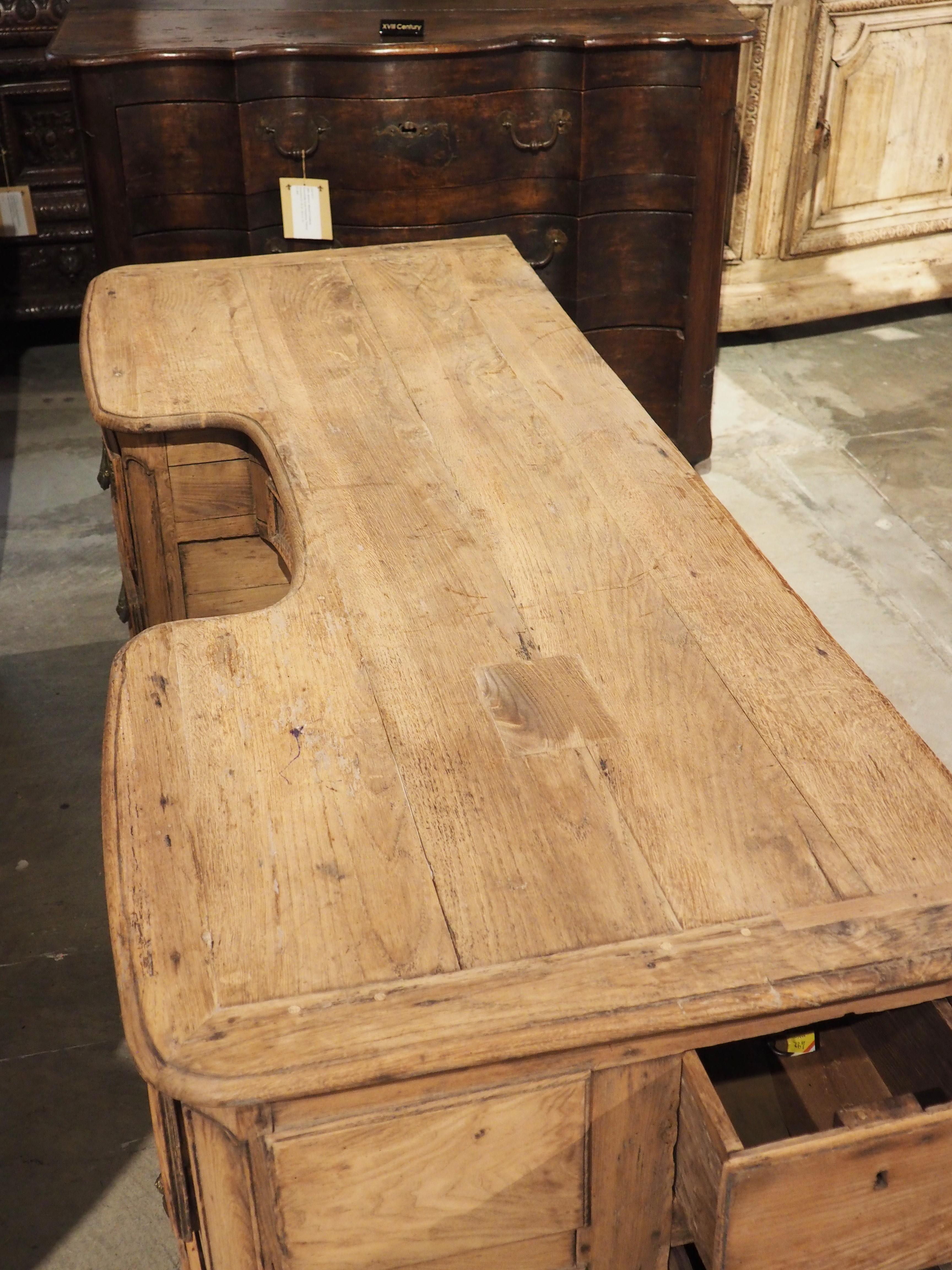 French Chestnut and Oak Desk from Le Grand Monarque À Chartres, circa 1720 For Sale 12