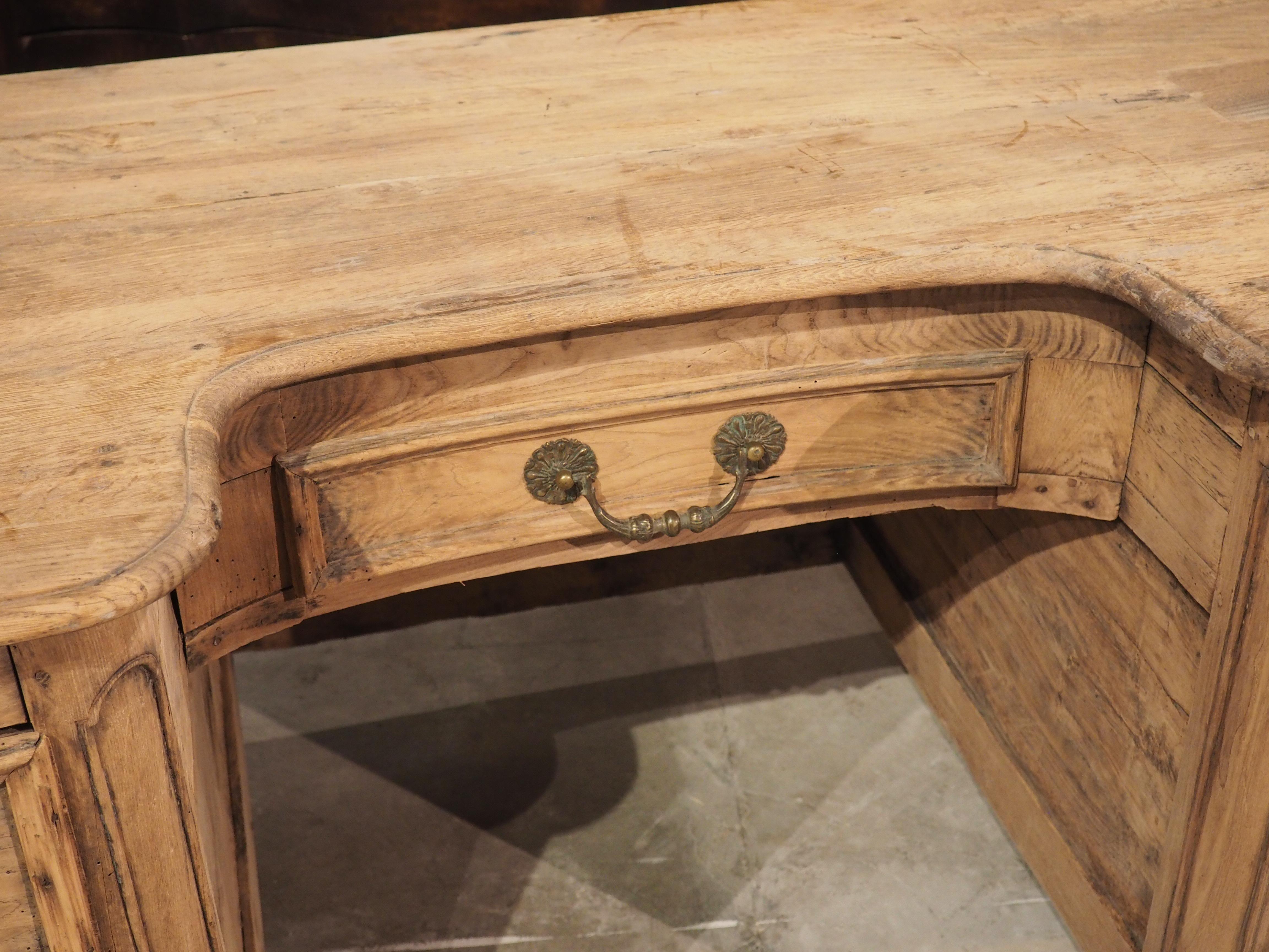 French Chestnut and Oak Desk from Le Grand Monarque À Chartres, circa 1720 In Good Condition For Sale In Dallas, TX