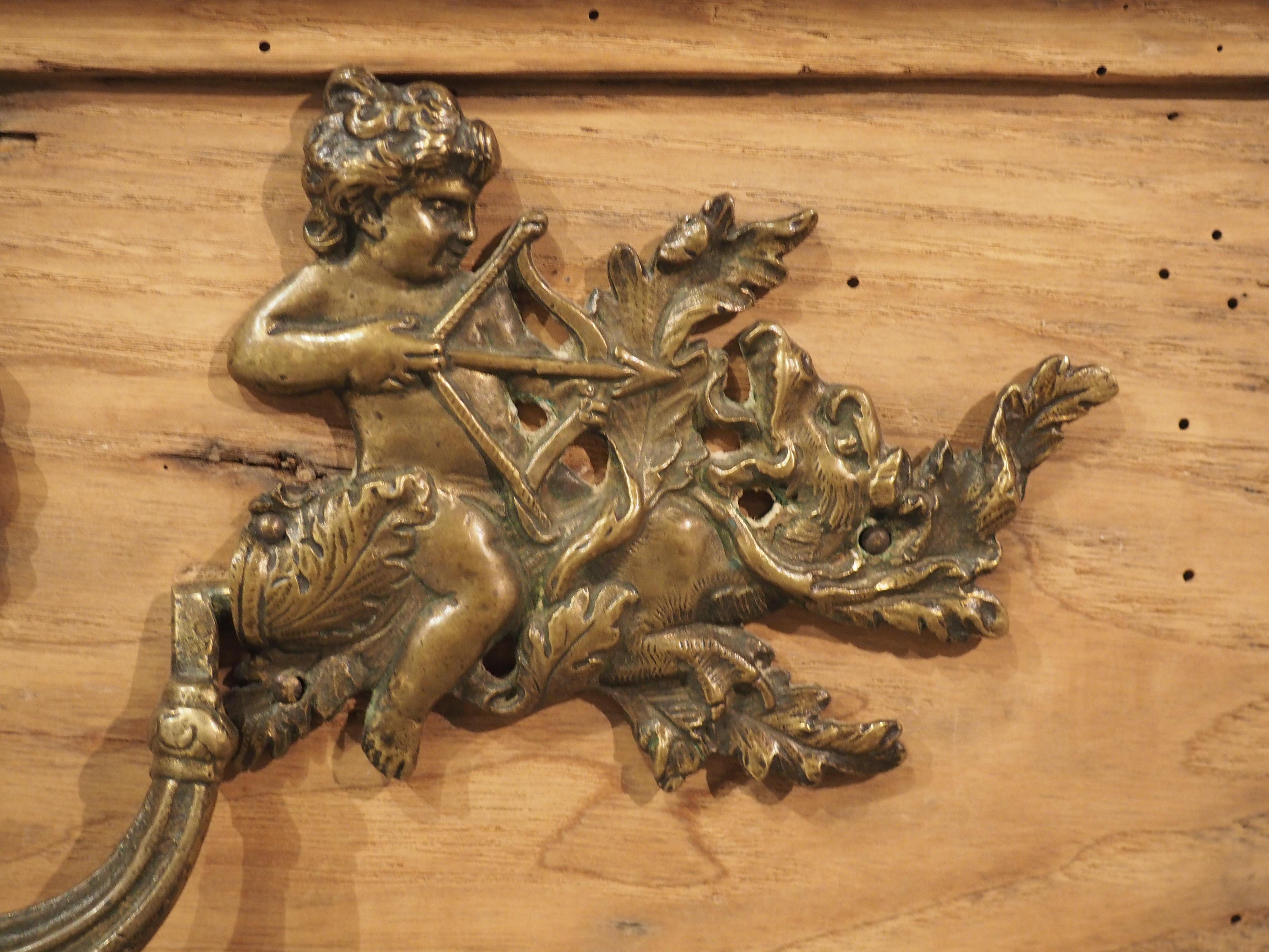 Inizio XVIII secolo Scrivania francese in castagno e Oak di Le Grand Monarque À Chartres, 1720 circa in vendita