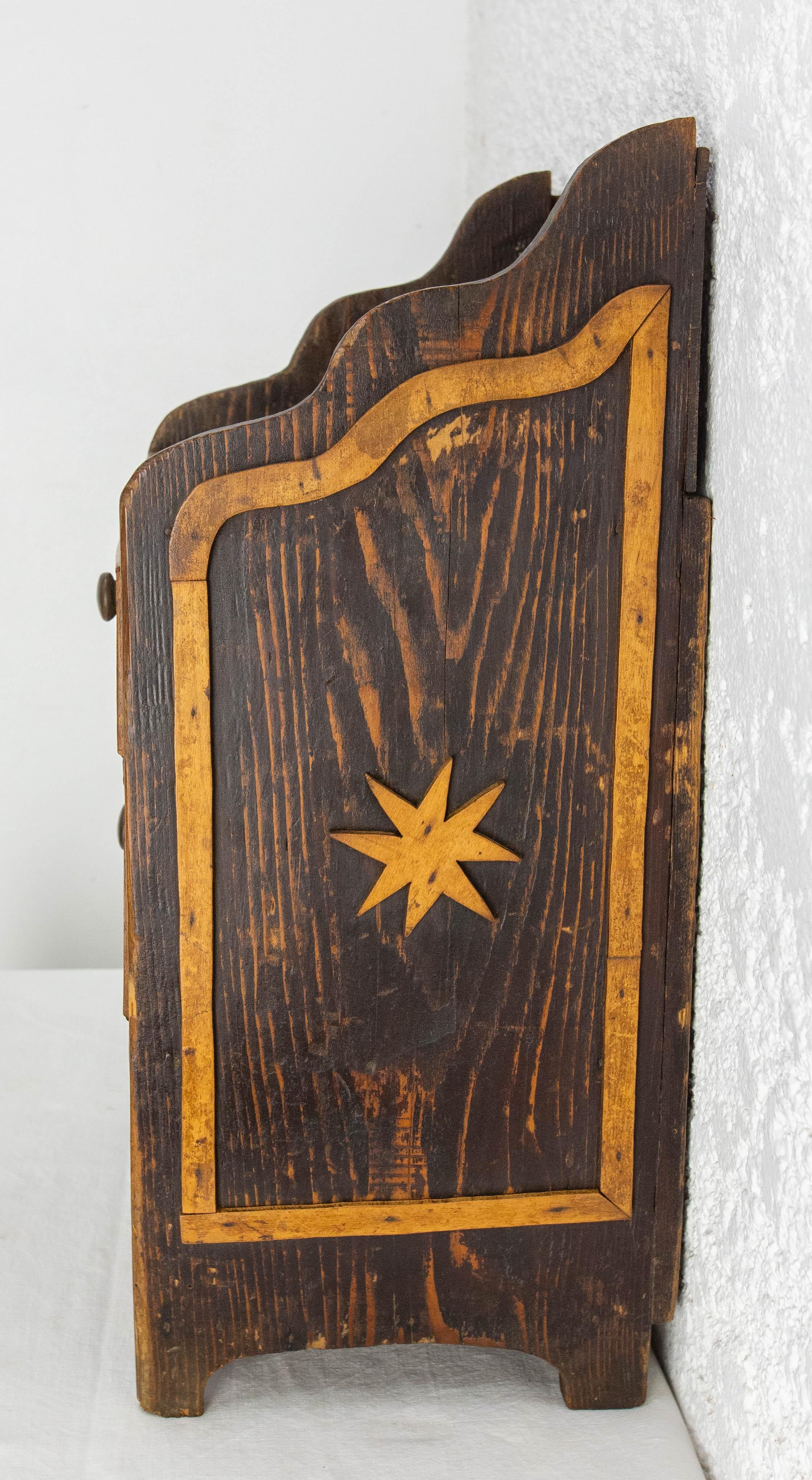 Petite table de nuit d'appoint étoile de chasse, fin du 19e siècle Bon état - En vente à Labrit, Landes