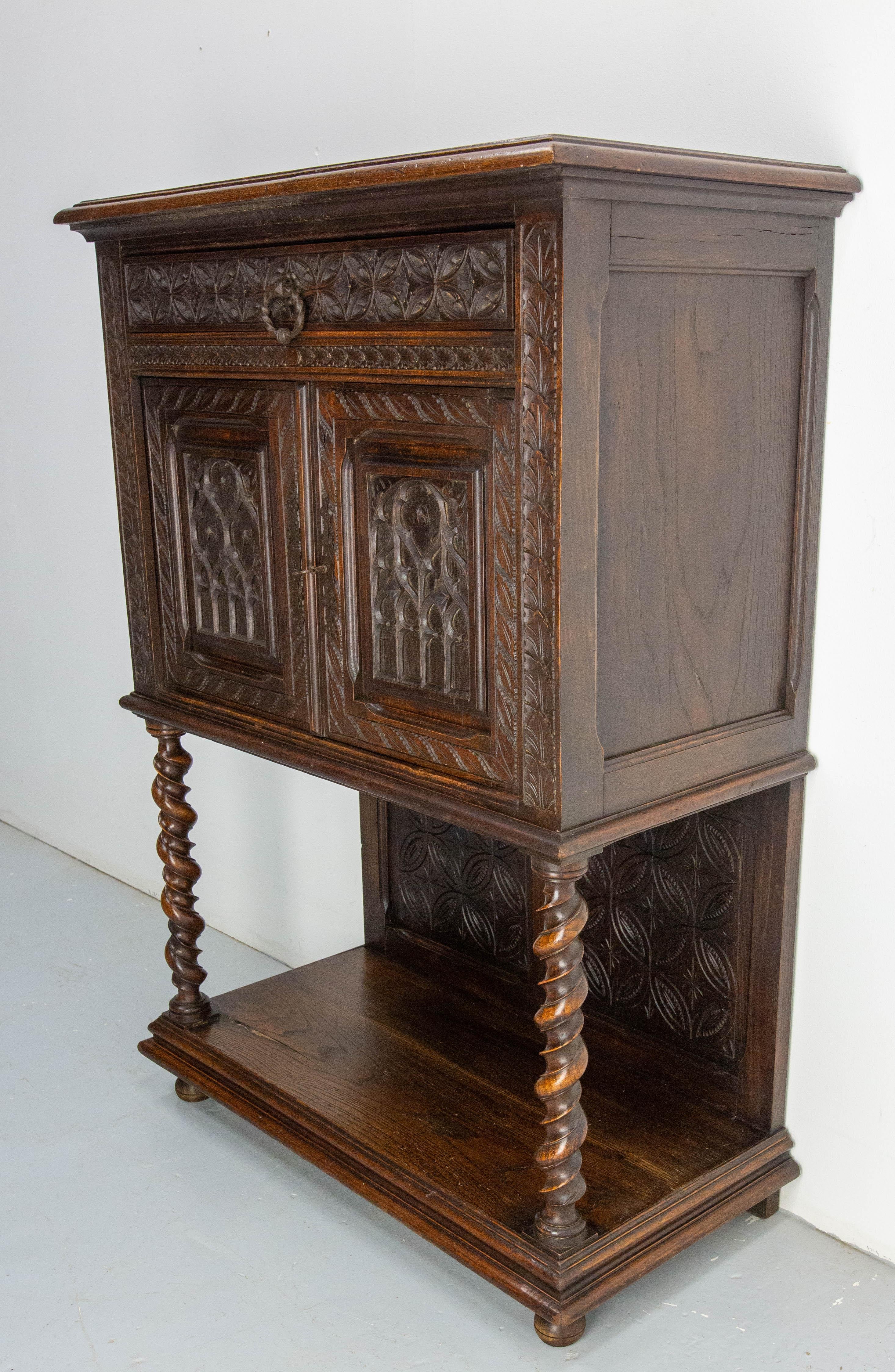 French Chestnut & Wrought Iron Buffet Neogothic Style Late 19th Century In Good Condition For Sale In Labrit, Landes