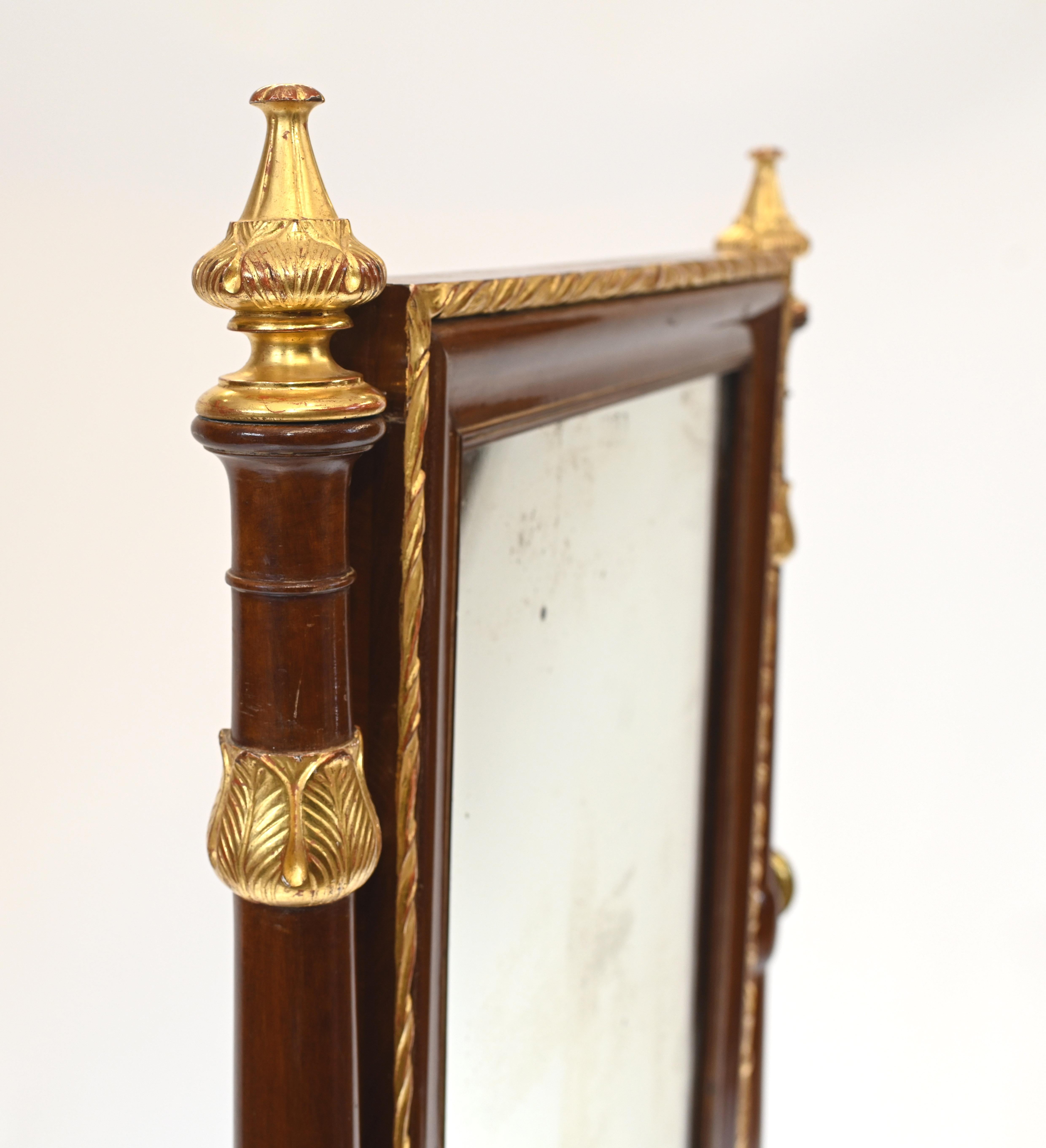 Miroir ovale français ancien en acajou doré, 1890 en vente 2