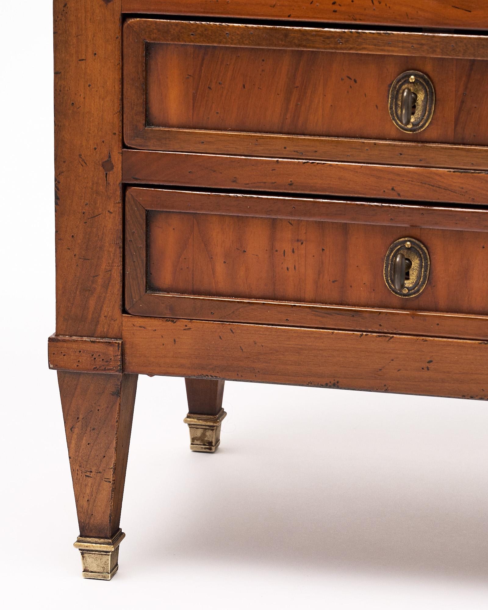 Intagliato a mano Chiffoniera francese in vendita
