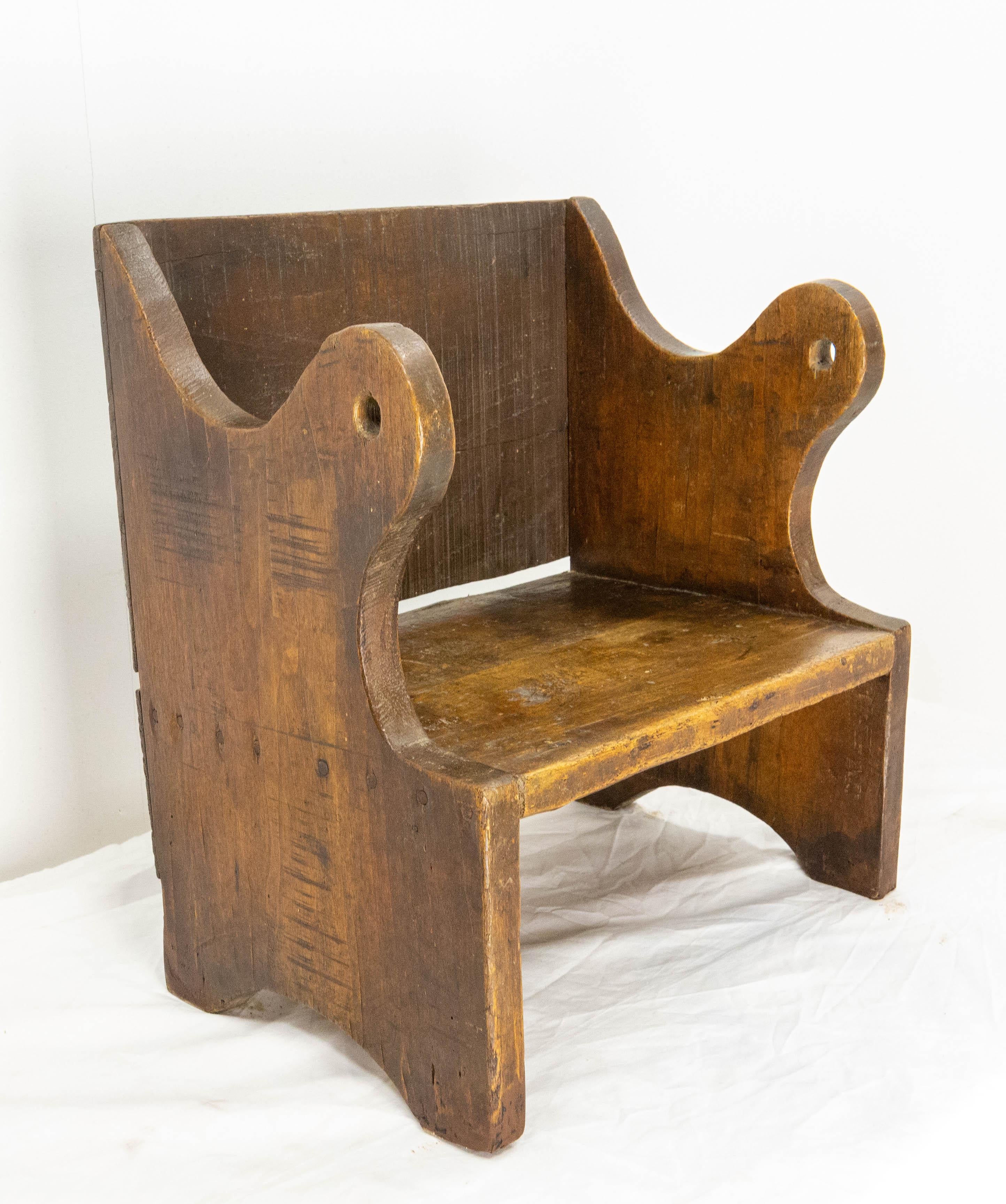 French child's chair, 19th century
White wood
Good condition

Shipping:
L 45/ P 35/H 50 cm 5 kg.
 