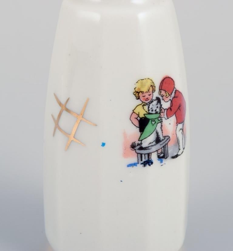 French children's porcelain dinnerware. 1930s/40s For Sale 2