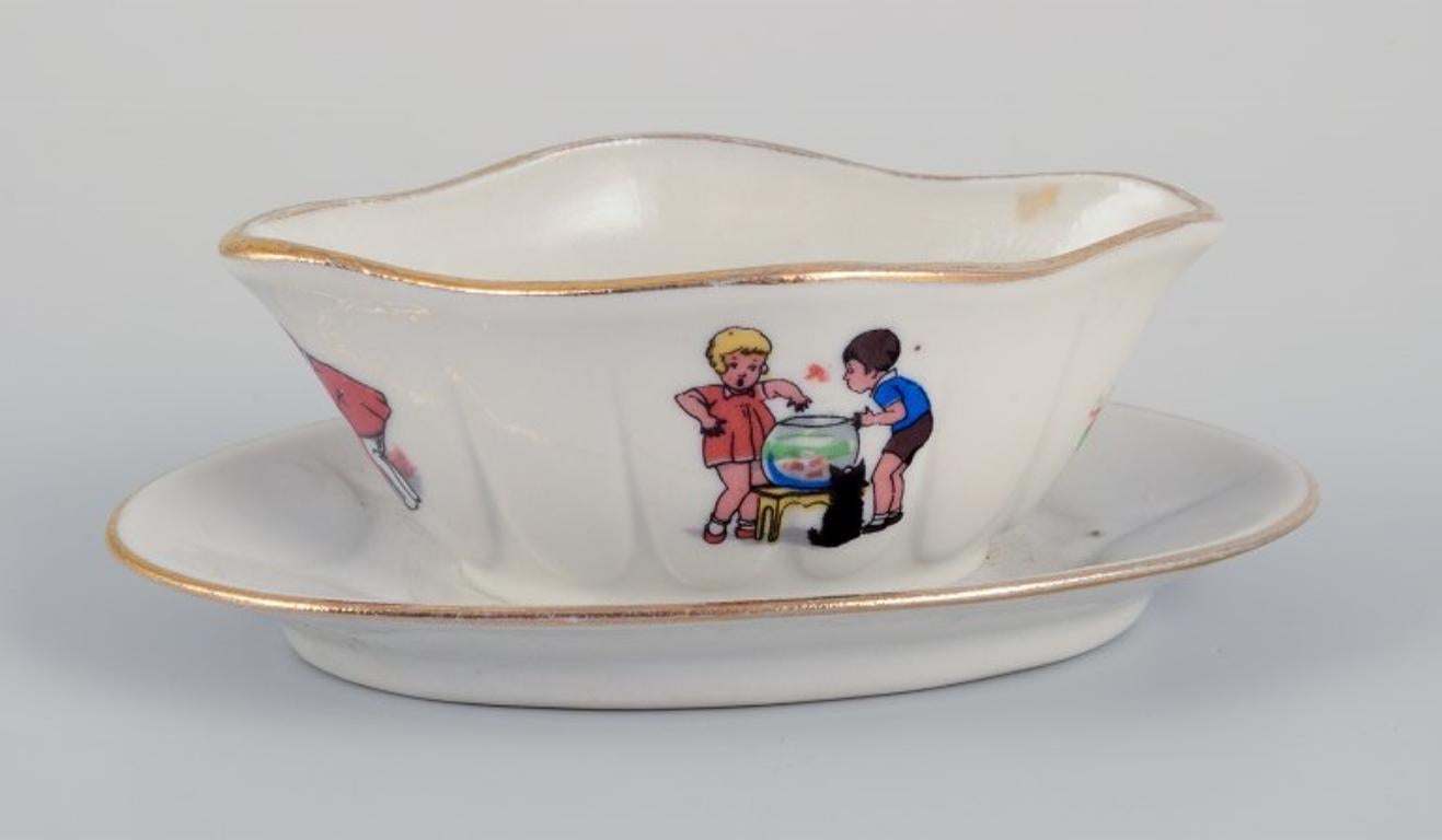 French children's porcelain dinnerware. 1930s/40s For Sale 4