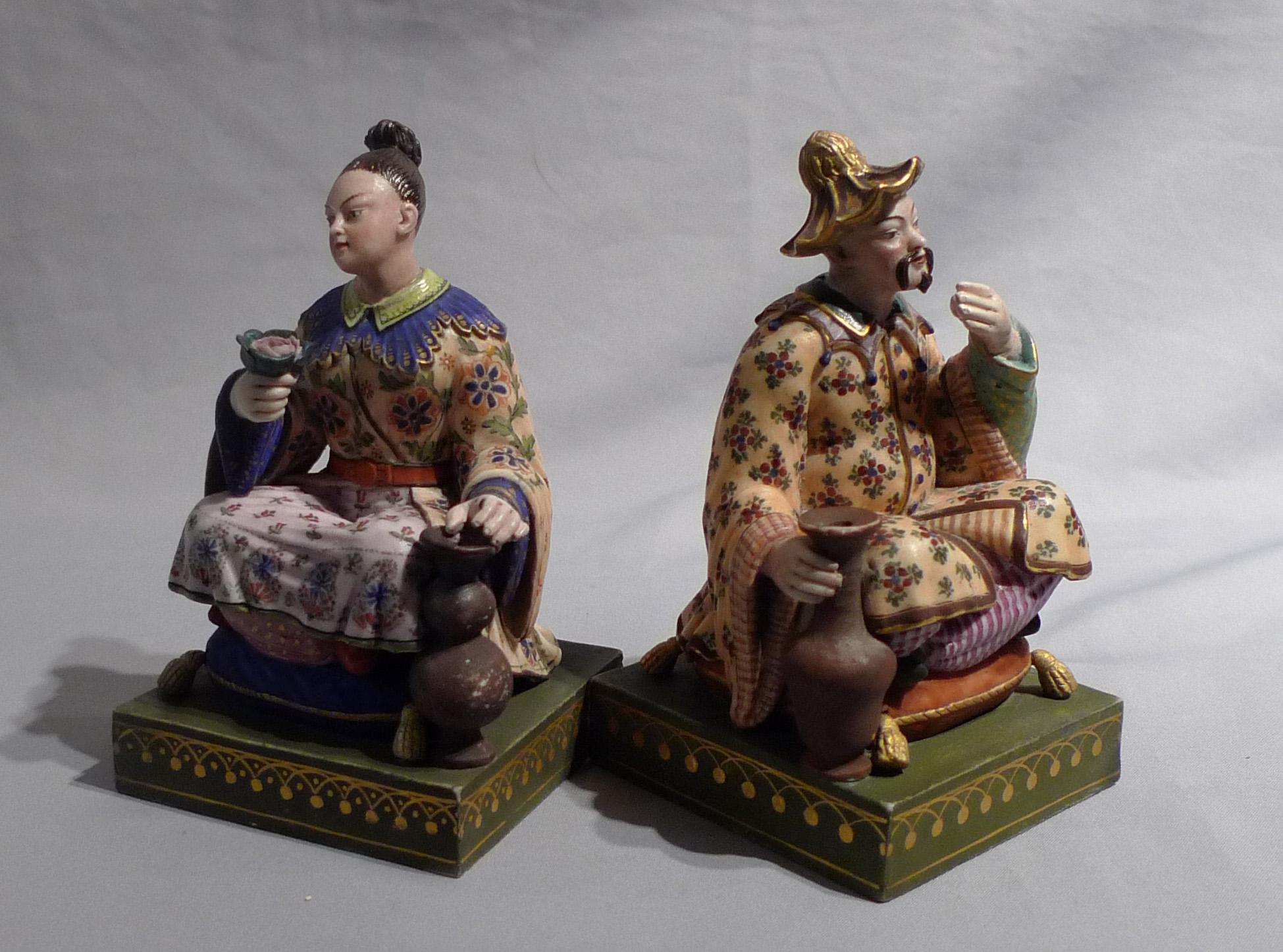 Early 19th Century French Chinnoiserie Pair or Porcelain Seated Figures For Sale