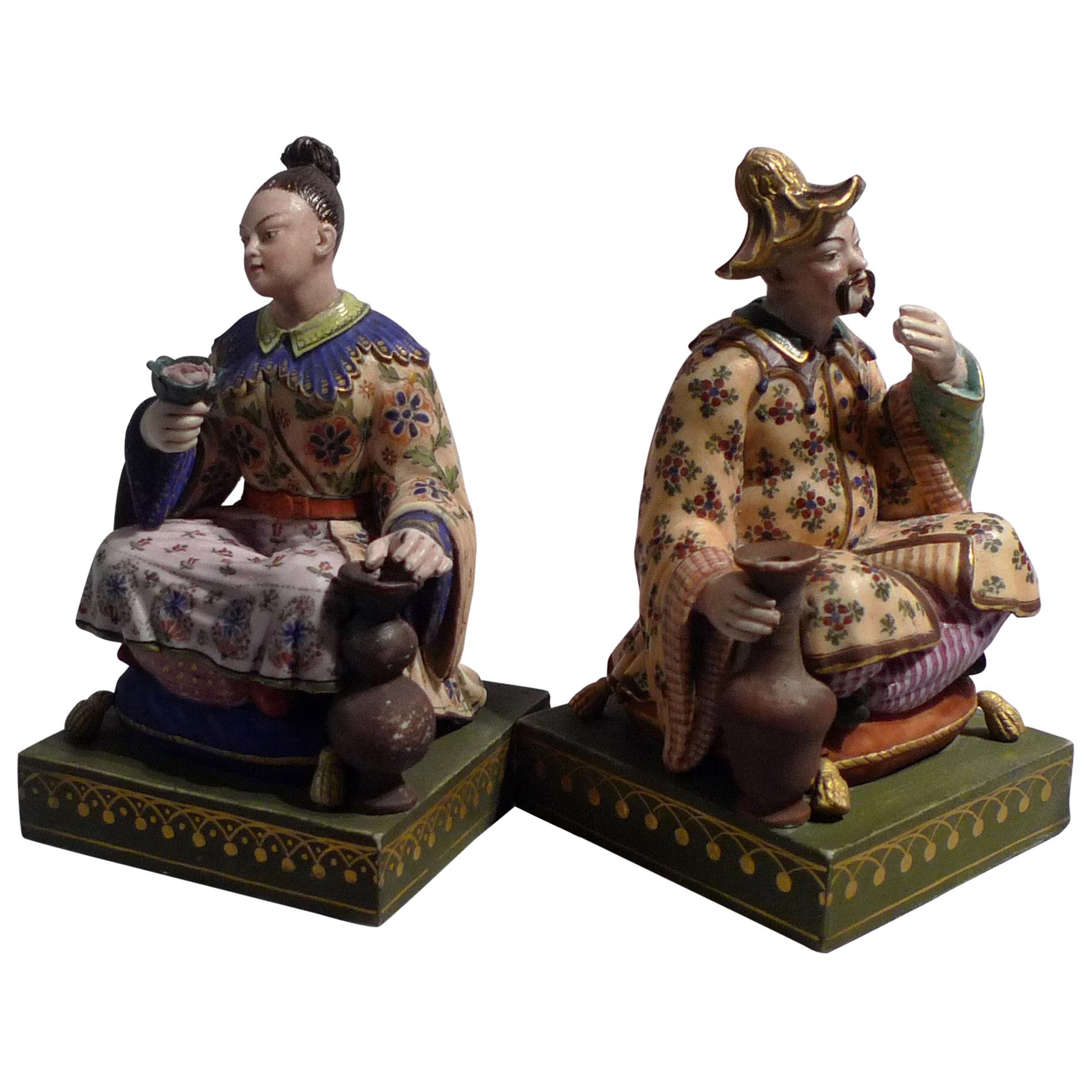French Chinnoiserie Pair or Porcelain Seated Figures For Sale
