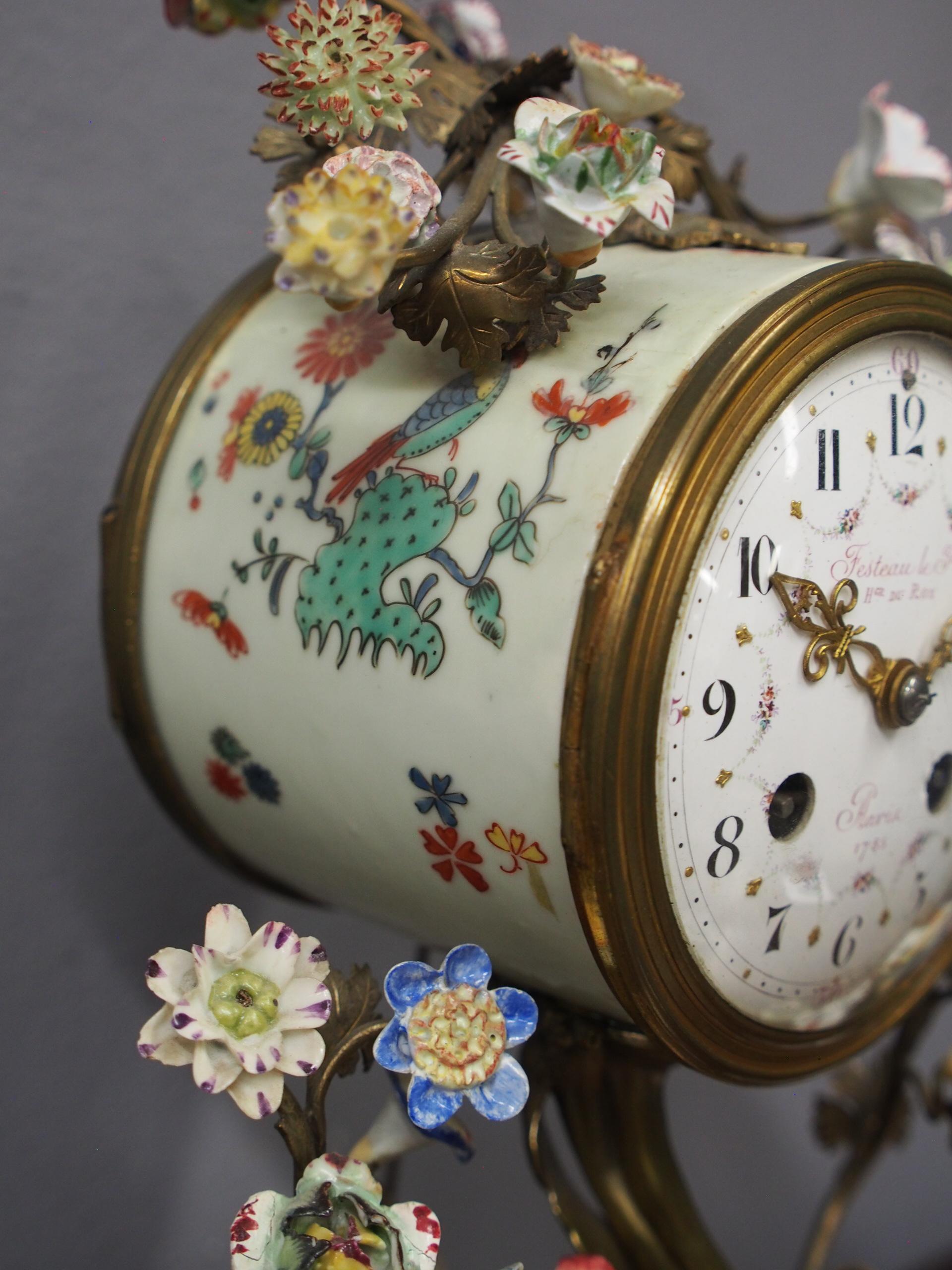 French Chinoiserie Brass and Porcelain Mantel Clock For Sale 6
