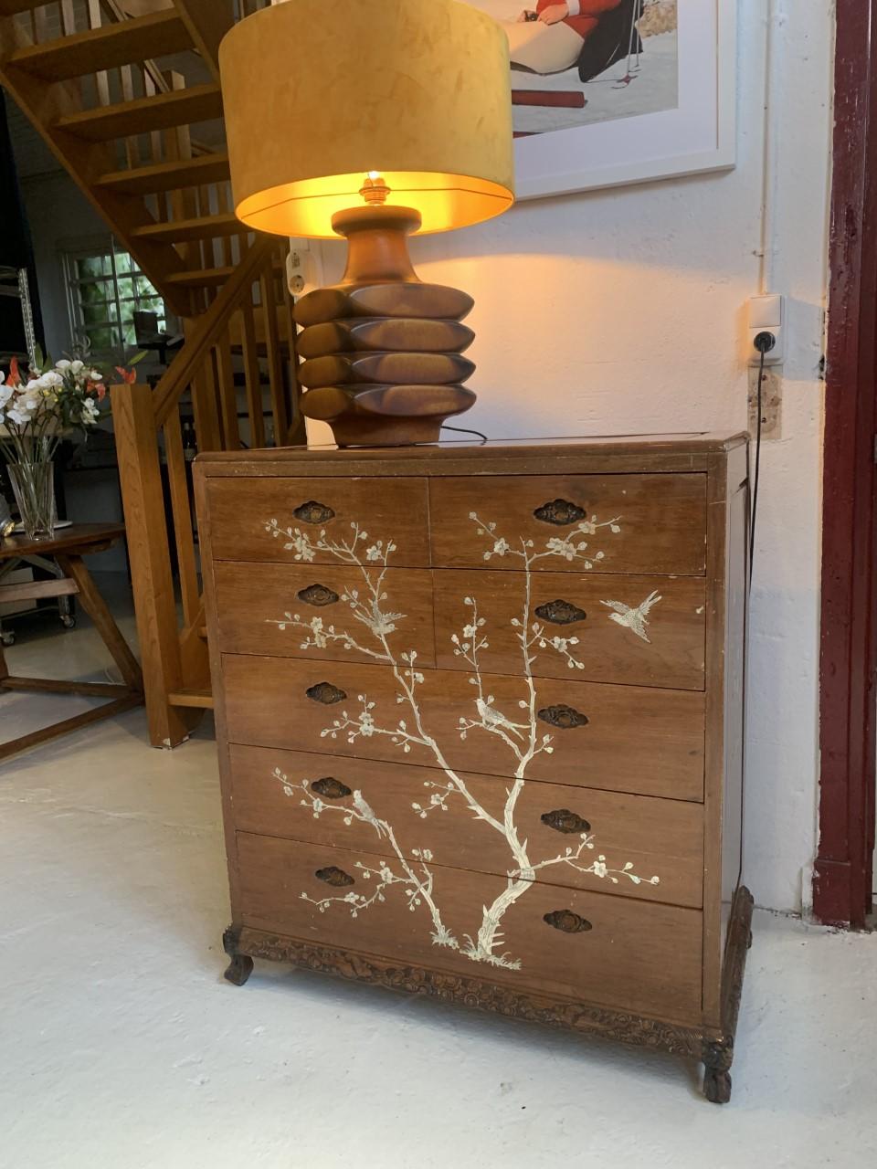 French Chinoiserie Chest of Drawers Pearl Inlay, 1900s In Good Condition For Sale In BUSSUM, NH