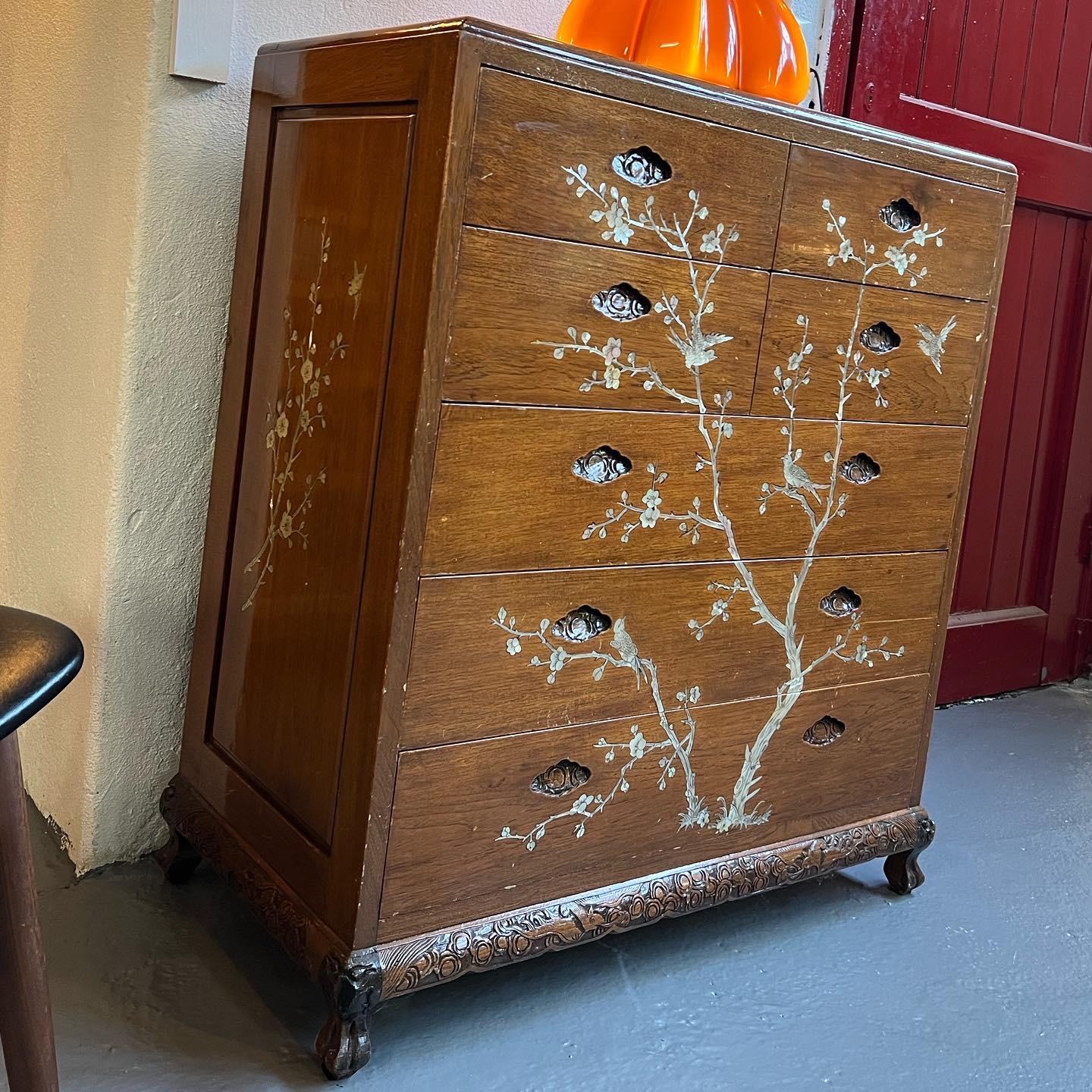 20th Century French Chinoiserie Chest of Drawers Pearl Inlay, 1900s For Sale
