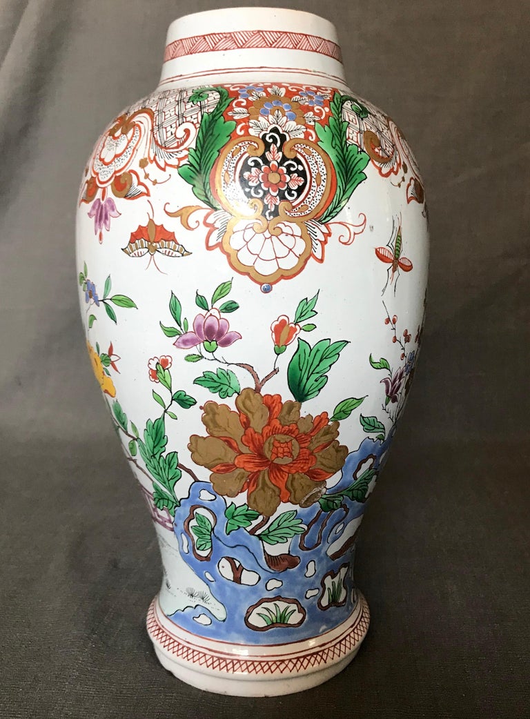 French Chinoiserie Majolica Vase For Sale at 1stdibs