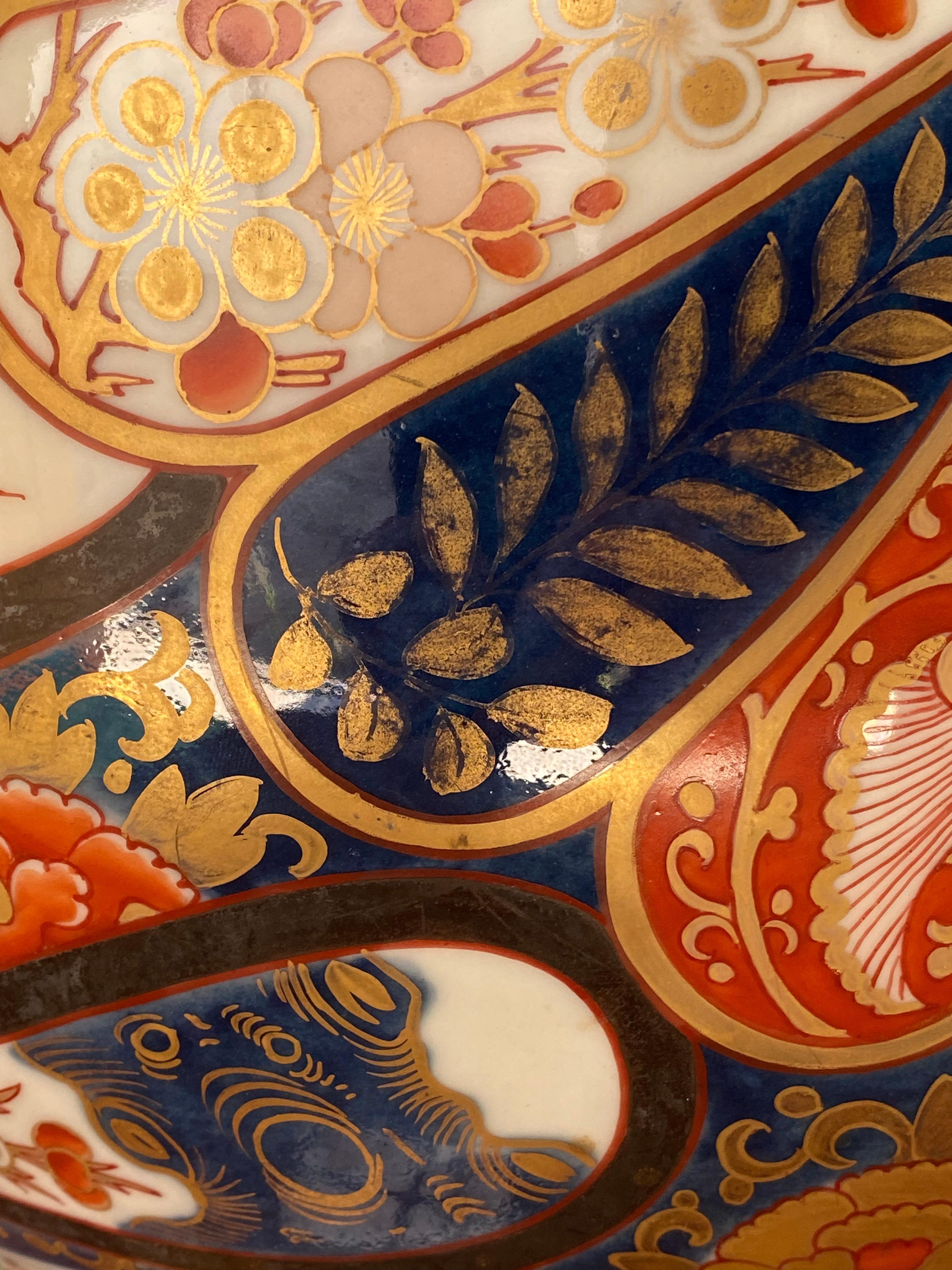 Chinoiserie française Napoléon III Bronze doré Edo Imari Potpourri Vase et Couvercle en vente 4