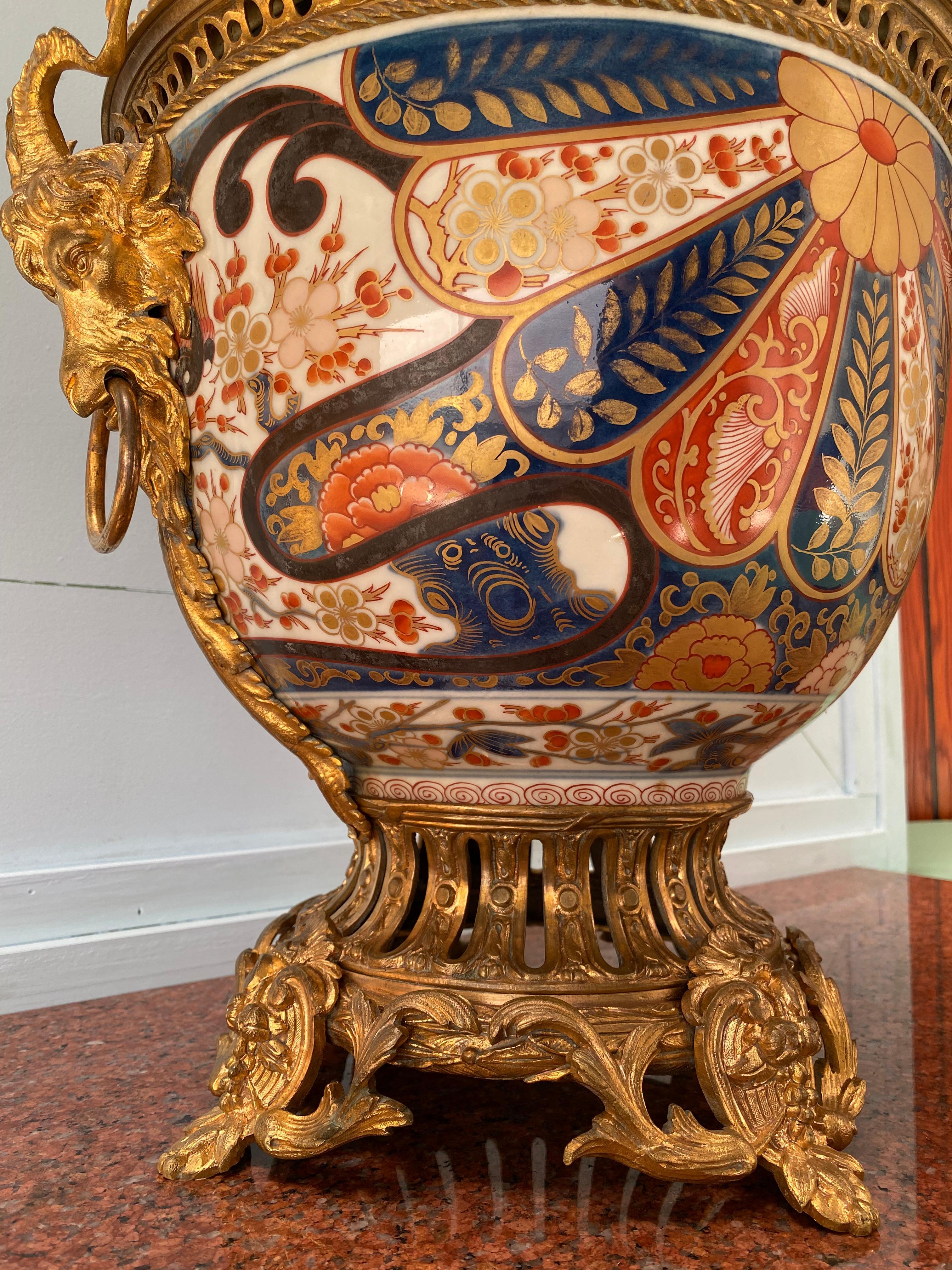 Chinoiserie française Napoléon III Bronze doré Edo Imari Potpourri Vase et Couvercle en vente 5
