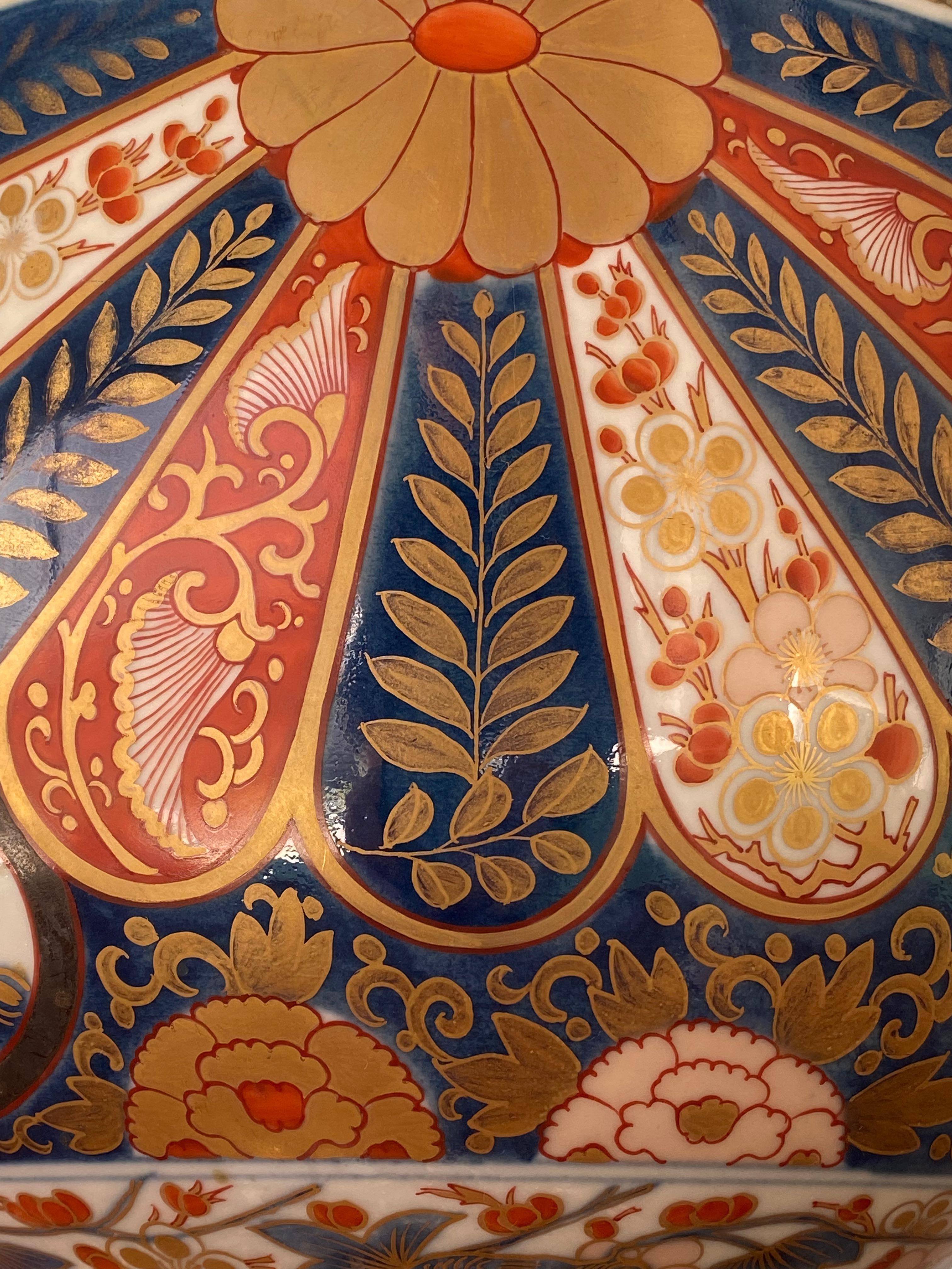 Chinoiserie française Napoléon III Bronze doré Edo Imari Potpourri Vase et Couvercle en vente 6