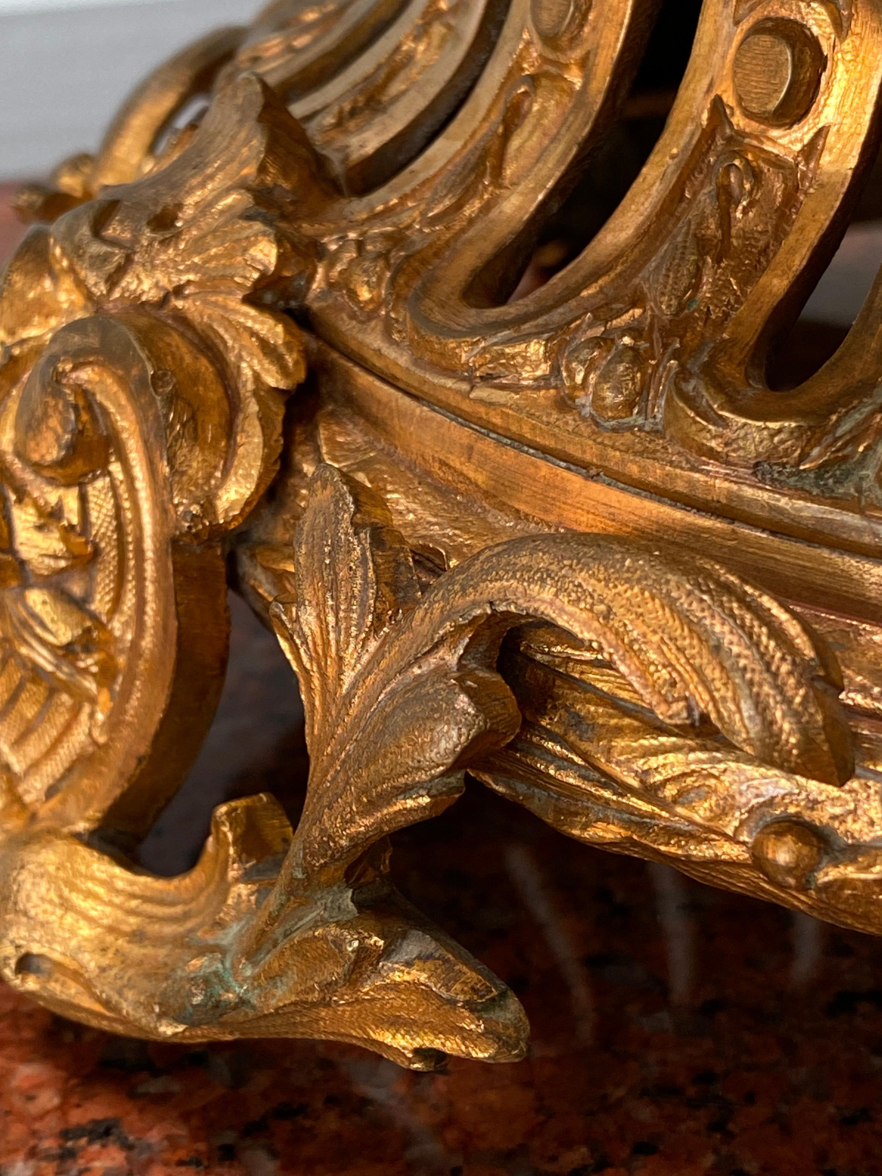 Chinoiserie française Napoléon III Bronze doré Edo Imari Potpourri Vase et Couvercle en vente 10