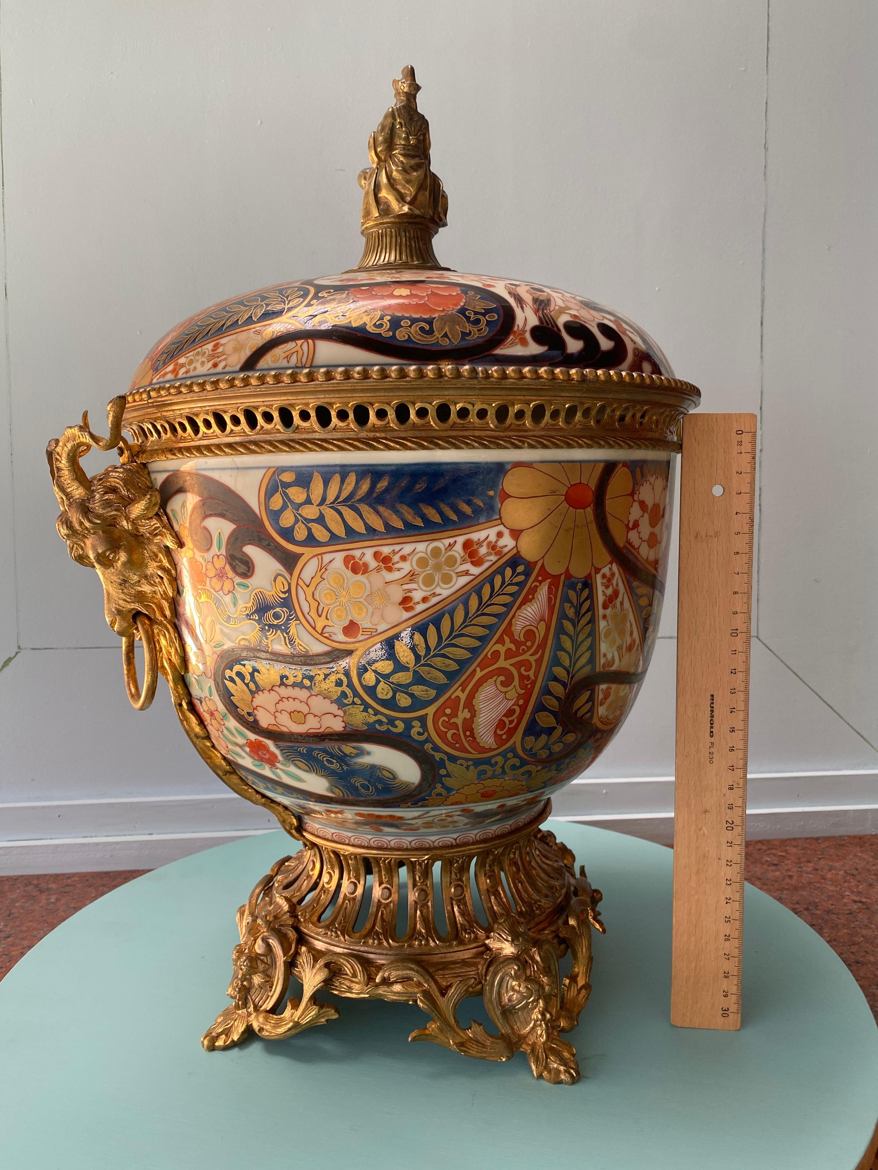 Chinoiserie française Napoléon III Bronze doré Edo Imari Potpourri Vase et Couvercle en vente 14