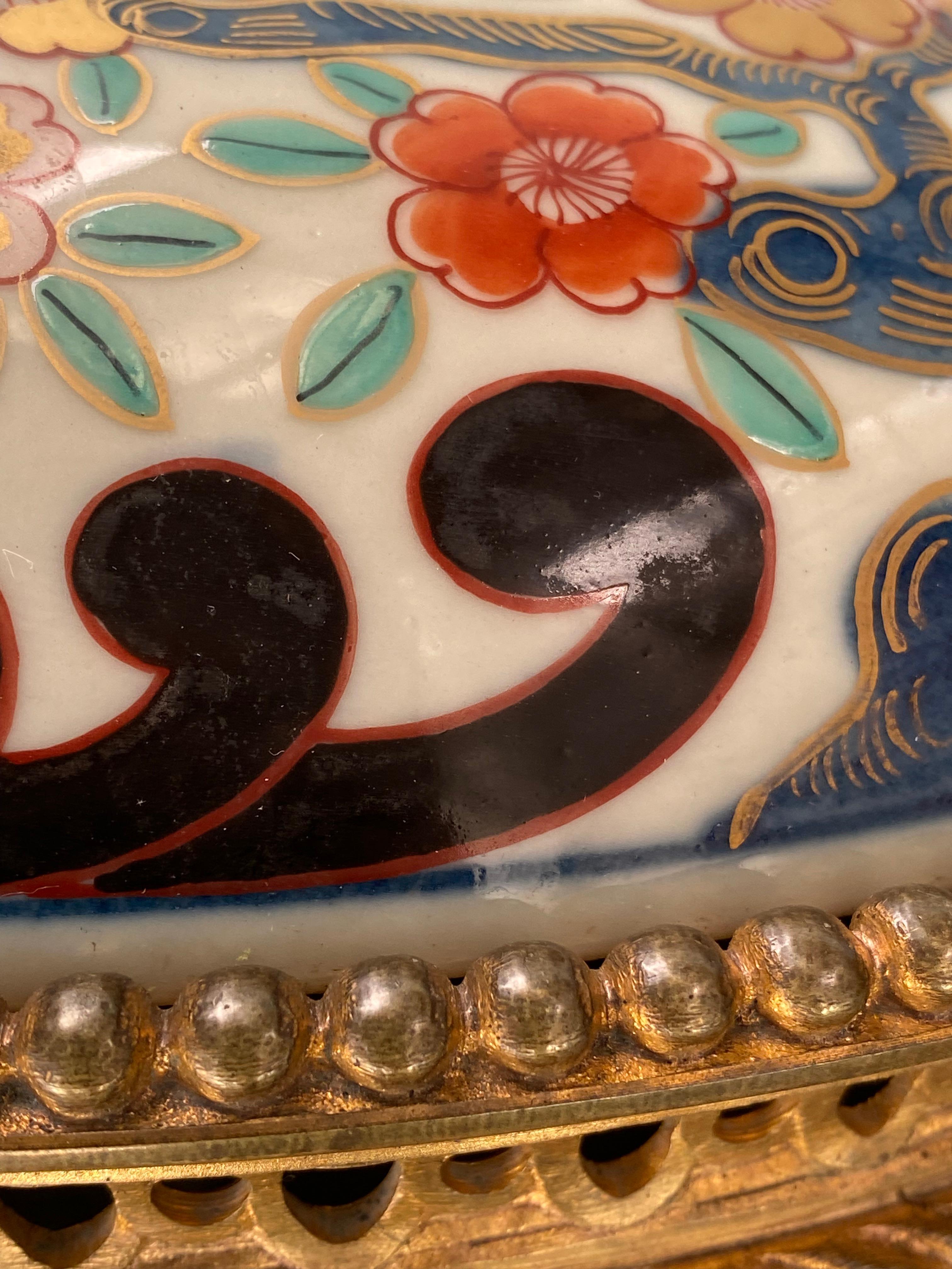 Chinoiserie française Napoléon III Bronze doré Edo Imari Potpourri Vase et Couvercle en vente 2