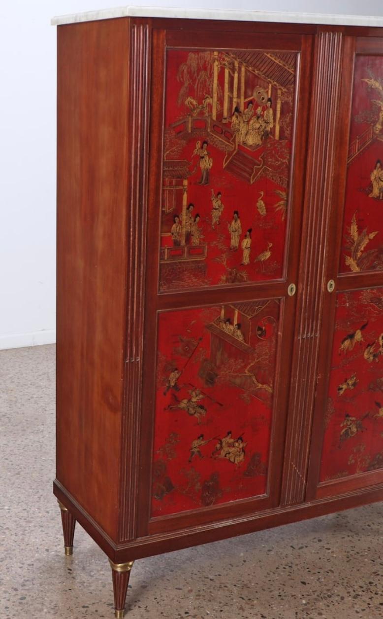 Français Armoire à deux portes de style Chinoiserie française rouge dans le style de Jansen, C.C. 1950 en vente