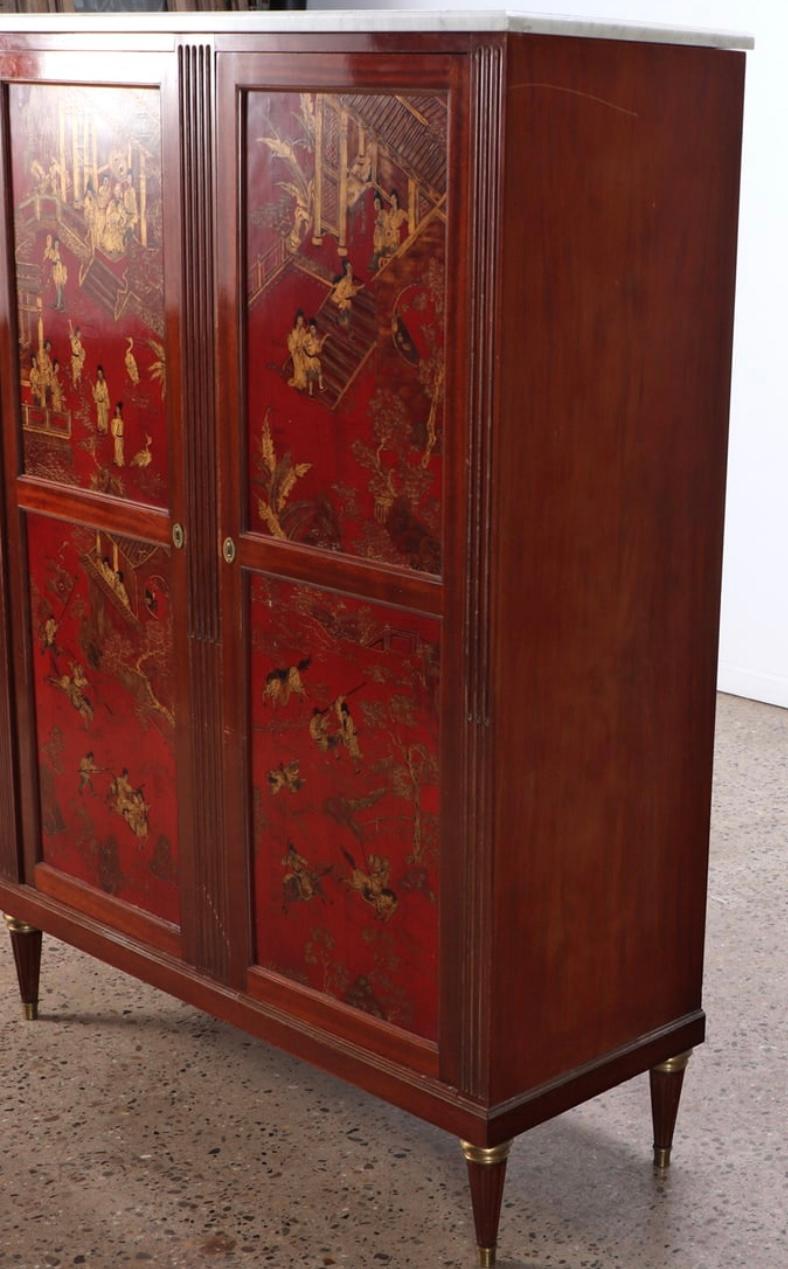 Laqué Armoire à deux portes de style Chinoiserie française rouge dans le style de Jansen, C.C. 1950 en vente