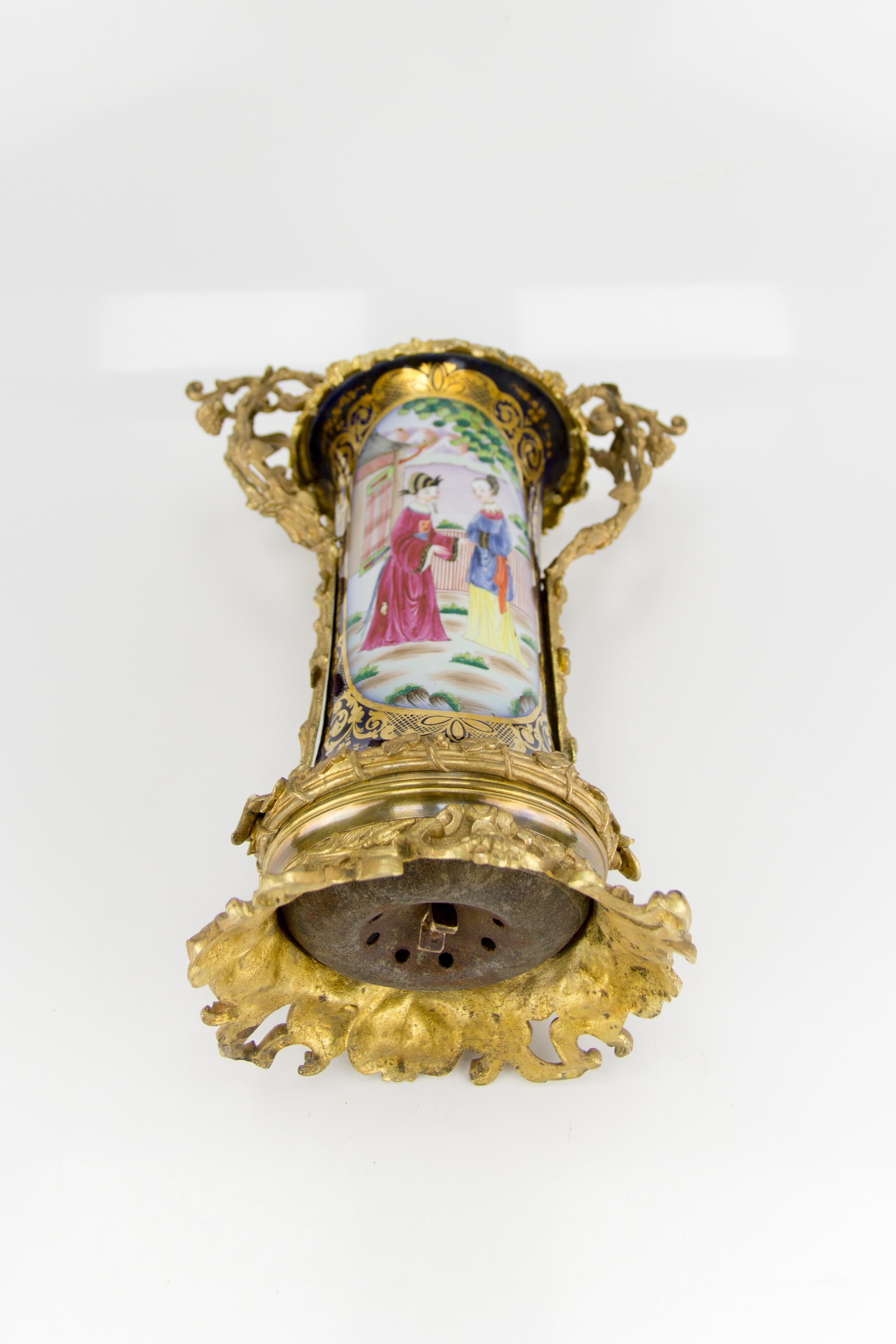 French Chinoiserie Style Gilt Bronze and Hand Painted Porcelain Table Lamp For Sale 10