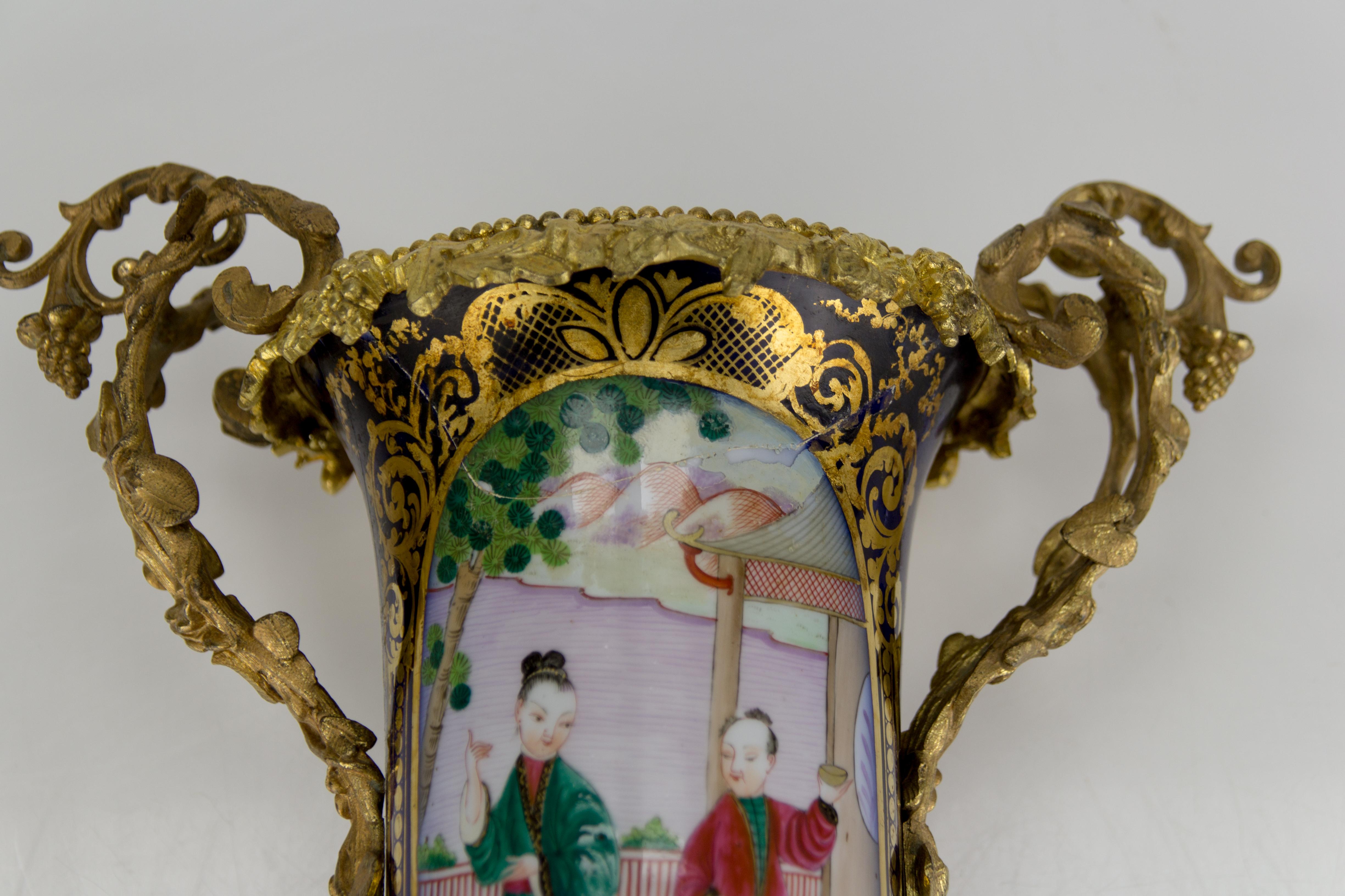 French Chinoiserie Style Gilt Bronze and Hand Painted Porcelain Table Lamp For Sale 13