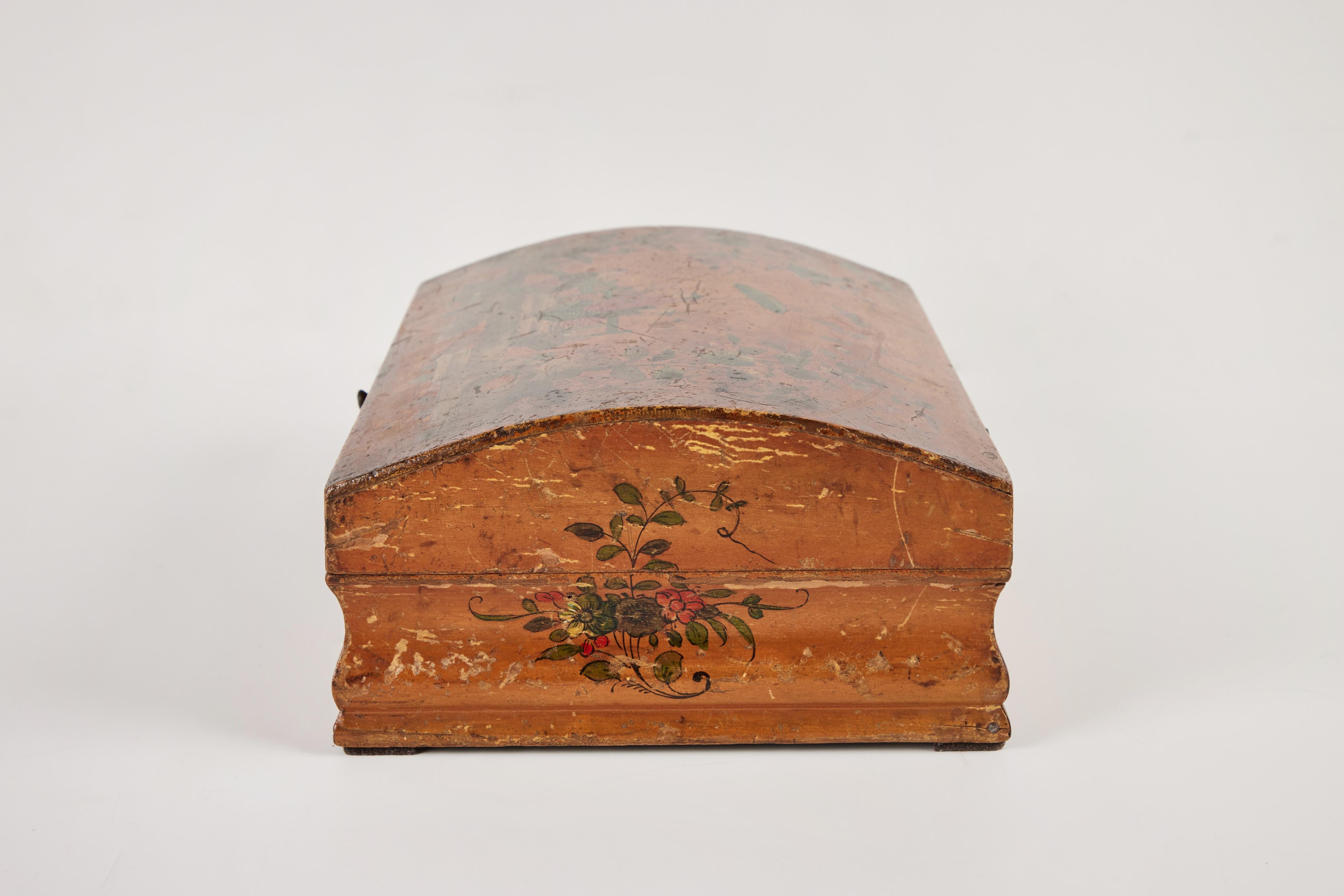 French Chinoiserie Wig Box For Sale 1