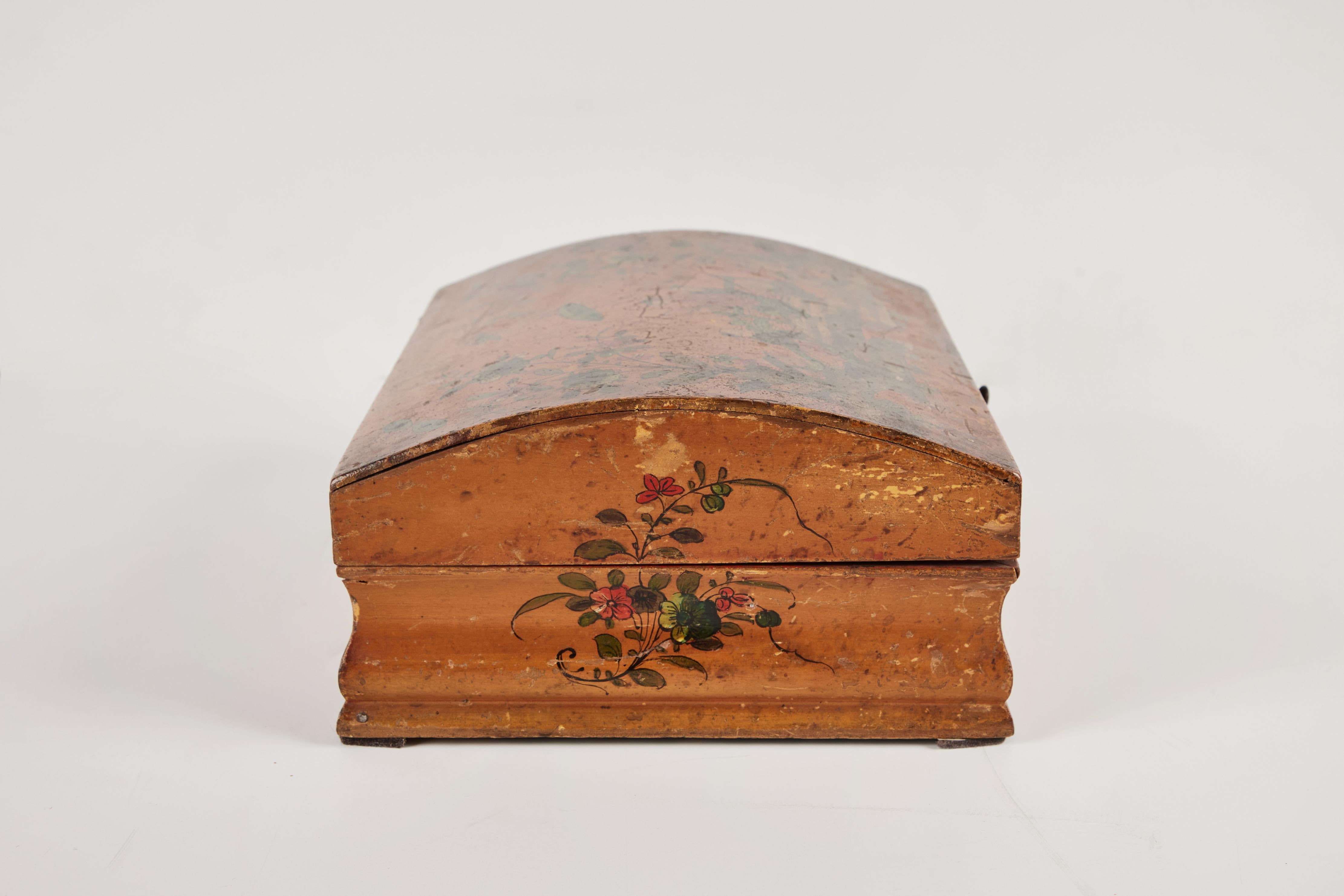 French Chinoiserie Wig Box For Sale 2