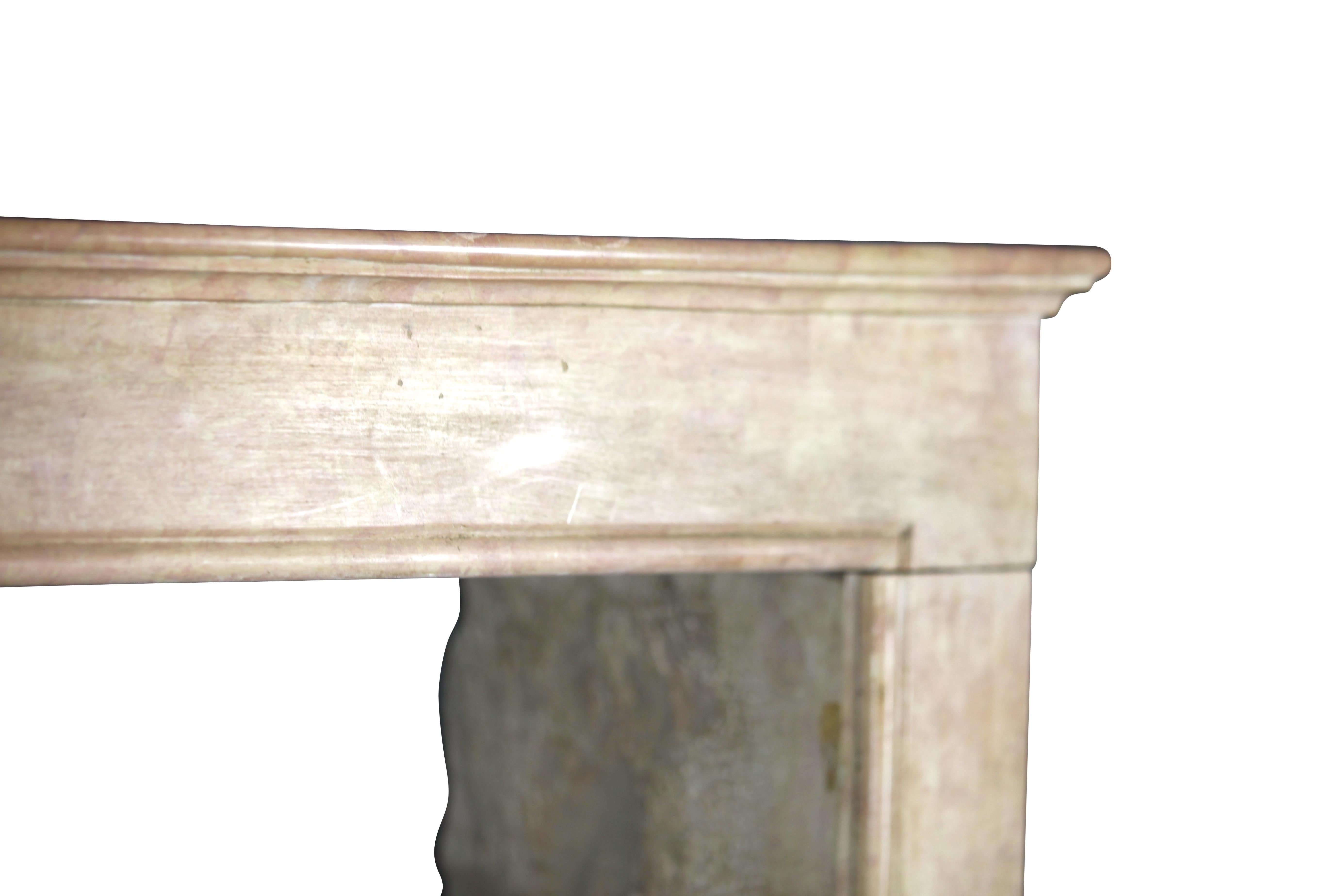 Sculpté à la main Entourage de cheminée Liseron rose de style Chique français en vente