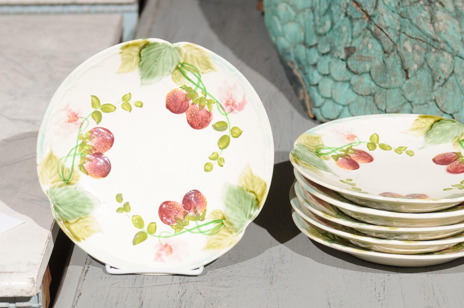 French Choisy-le-Roi 19th Century Majolica Strawberry Plates with Foliage In Good Condition For Sale In Atlanta, GA