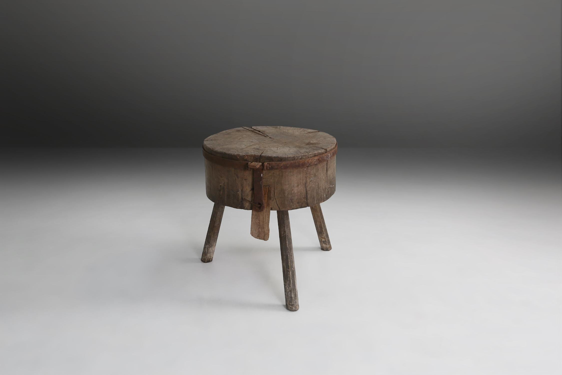 Unique antique chopping block that can serve as a side table having a fantastic rustic top.
An unsual but wonderfully decorative piece having a very desirable color and patina.

(This item has been treated against woodworm).