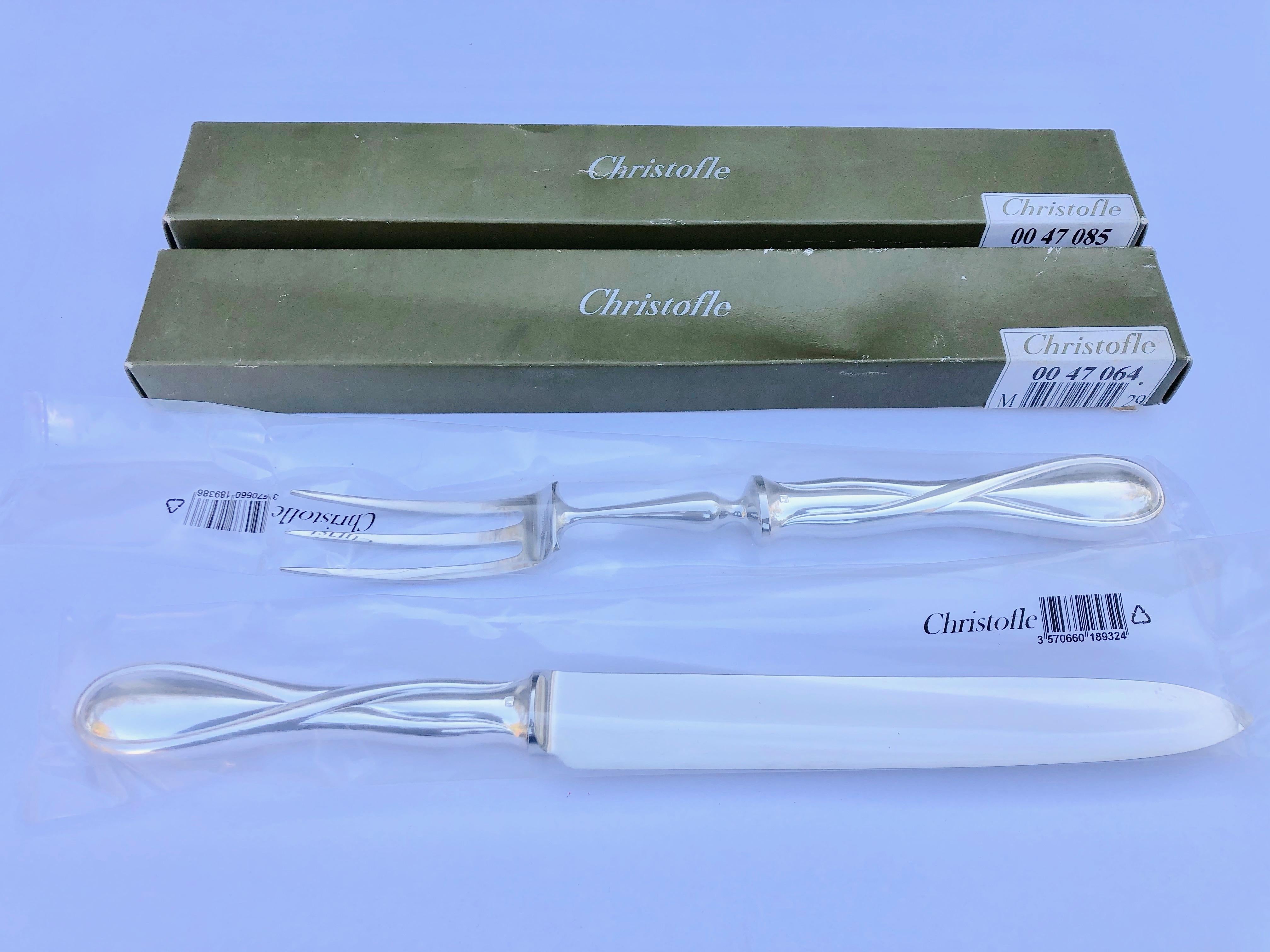 This is a beautiful French silver plated Christofle Galea carving fork and knife set. Both pieces are new, never used and under their original plastic pouches.

Launched in 2000, the Galéa flatware collection features designer Bernard Yot’s