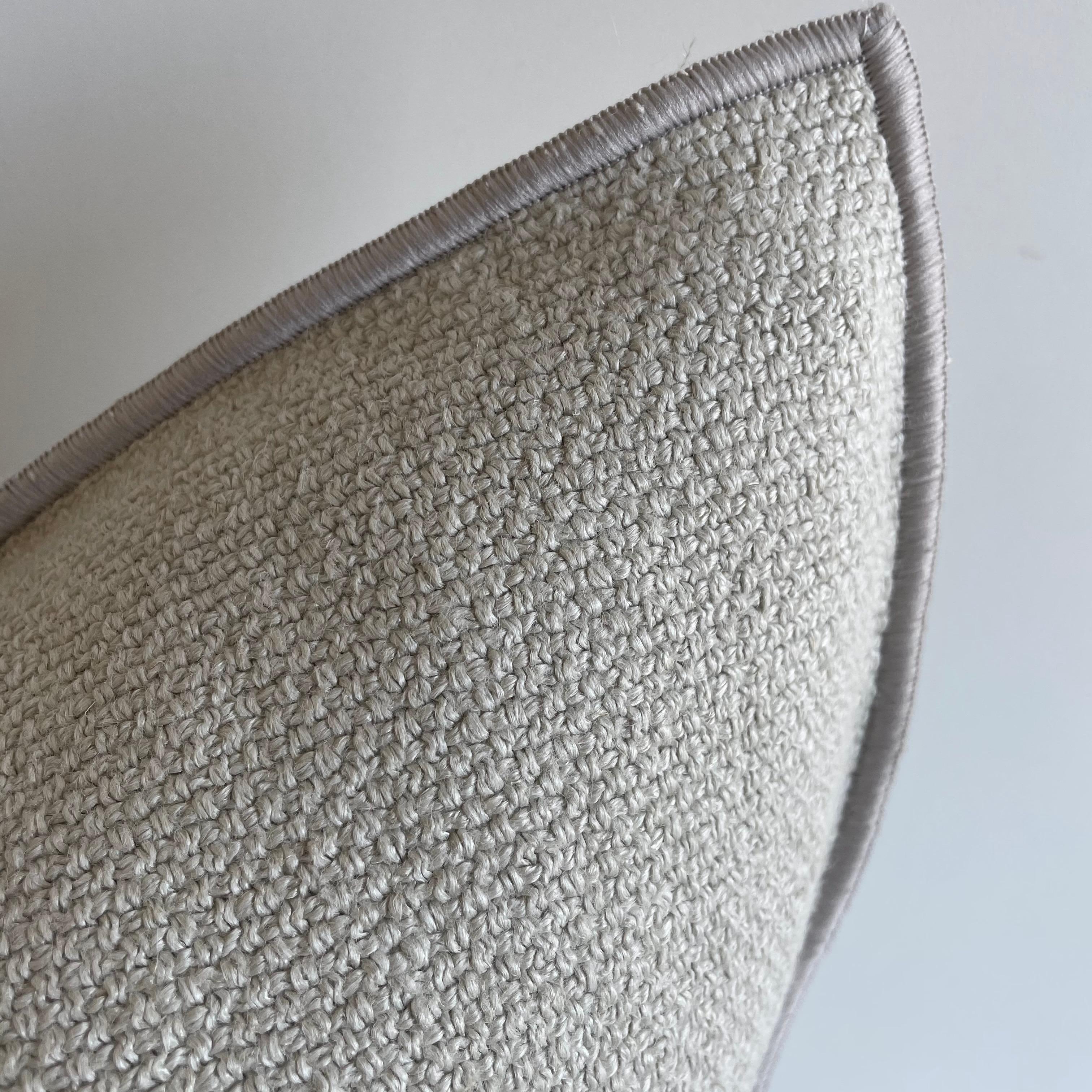 French linen light gray accent pillow. Metal zipper closure. Content: 50% linen, 24% cotton, 15% bamboo, 11% nylon. If this item is backordered please allow 6-8 weeks for production.
Size: 20