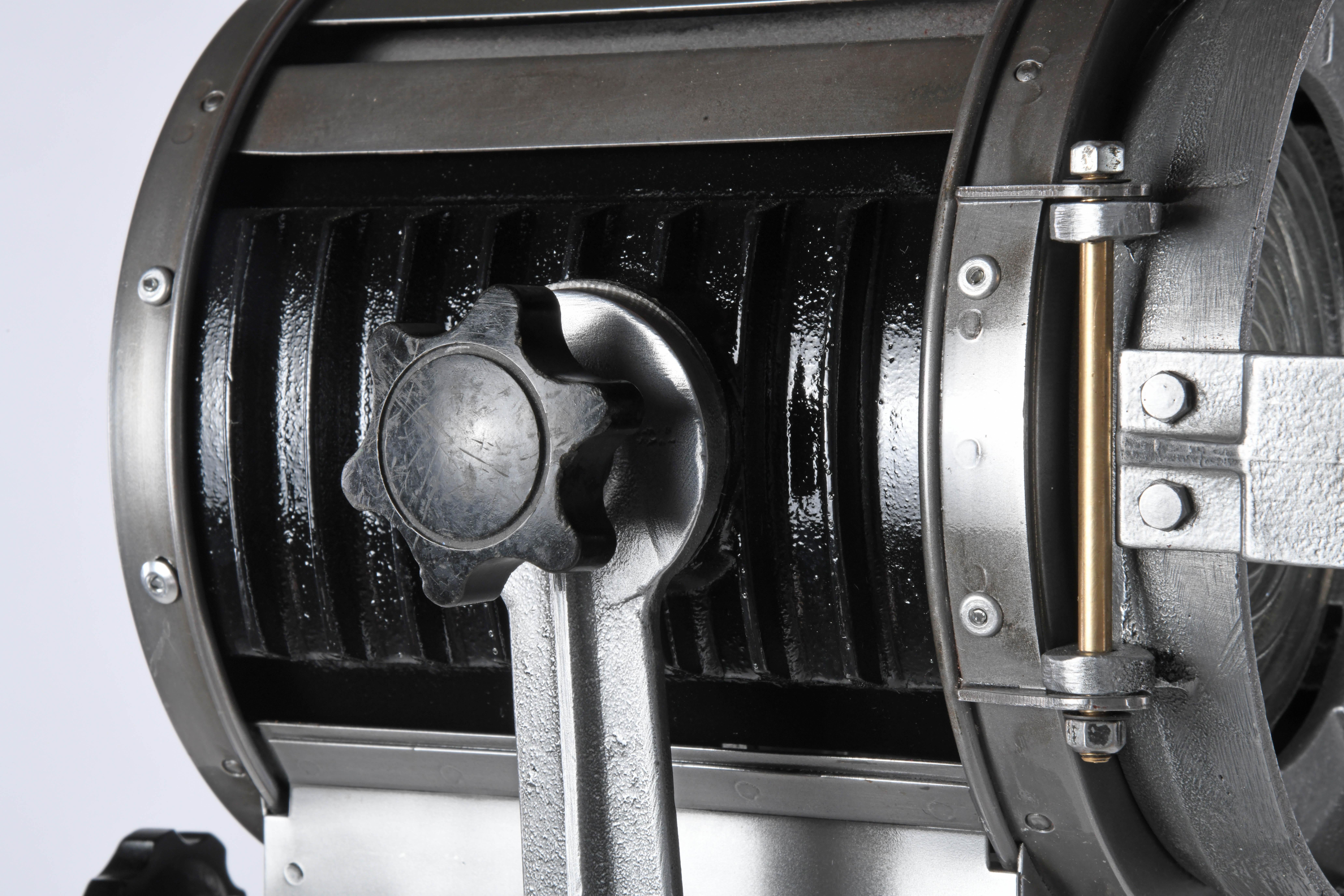French cinema projector from the 80s, completely refurbished with LED lightning 6