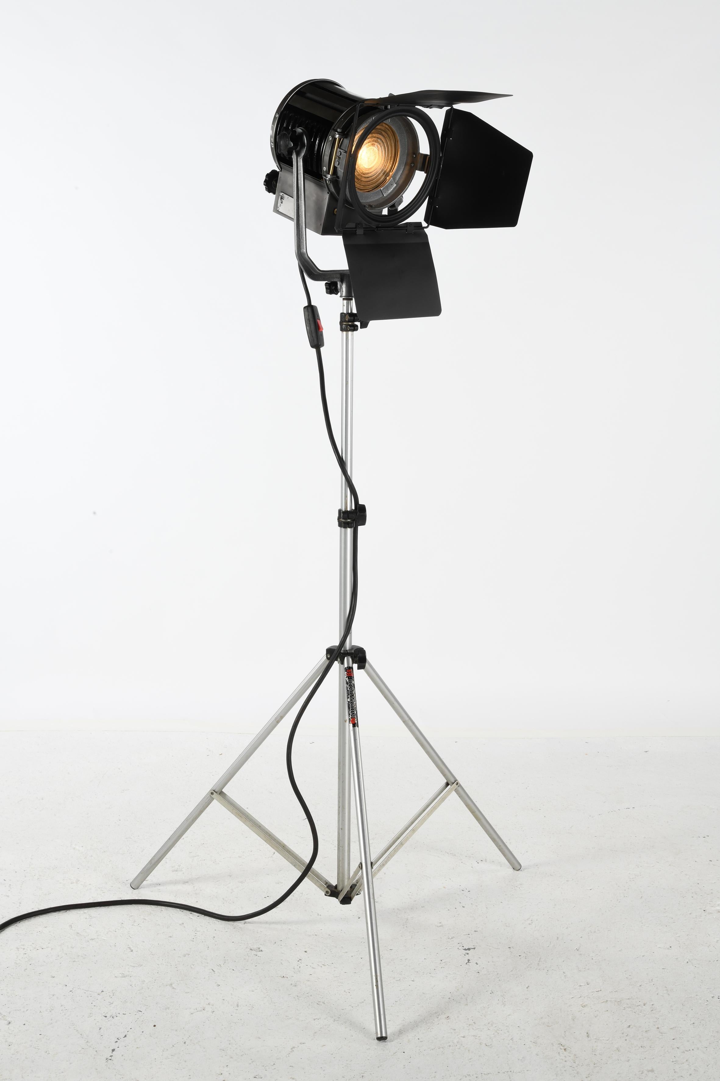 French cinema projector from the 80s, completely refurbished with LED lightning 9