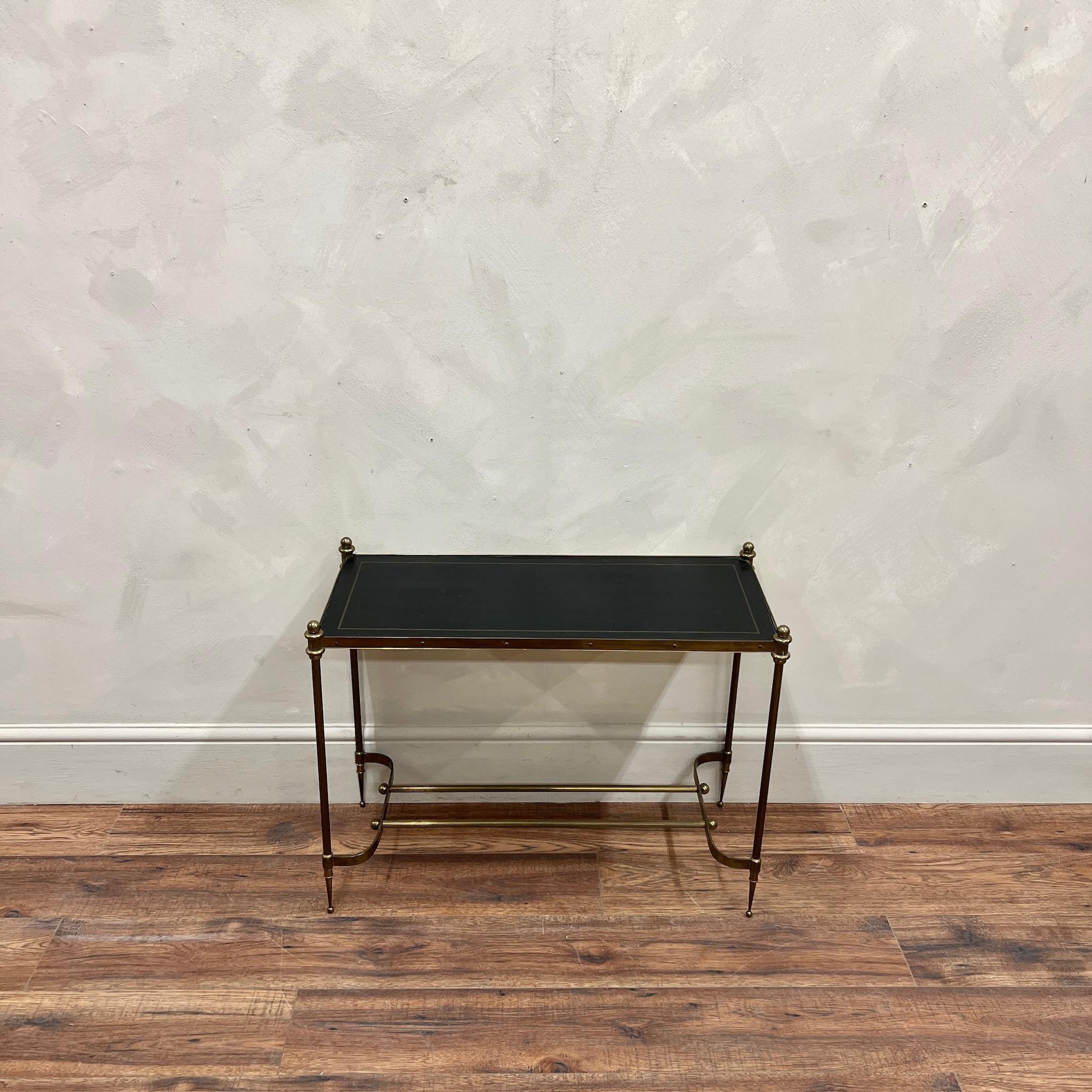 Brass End Table with tooled black leather top.
Brass reeded frame 
Attributed to Maison Jansen 
France , circa 1940
Measurements -
Height: 56cm
Width: 72.5cm
Depth: 33cm
Please message if any further info or photos are required 

We are happy to