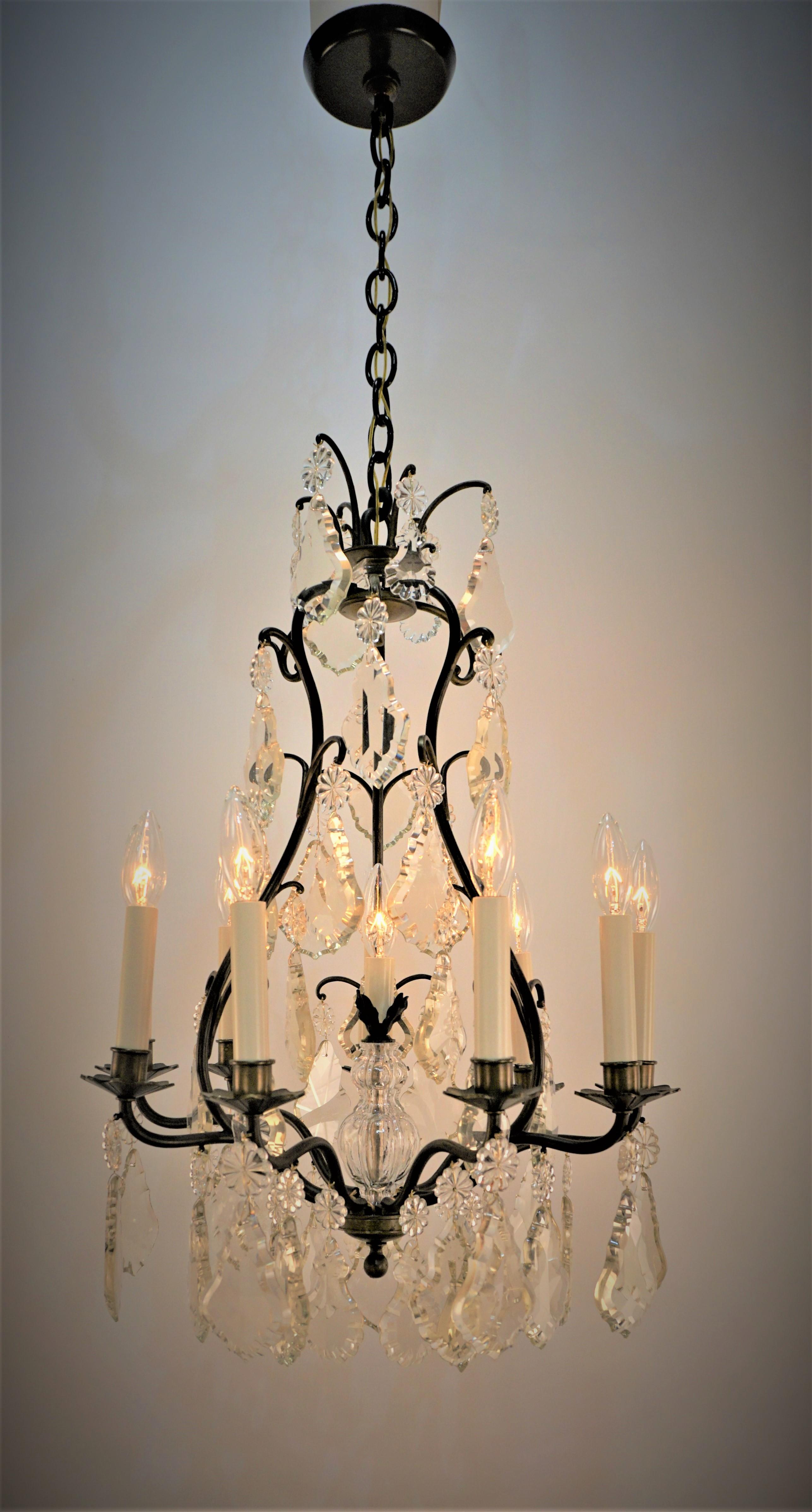French Circle 1920's Crystal and bronze Chandelier For Sale 2
