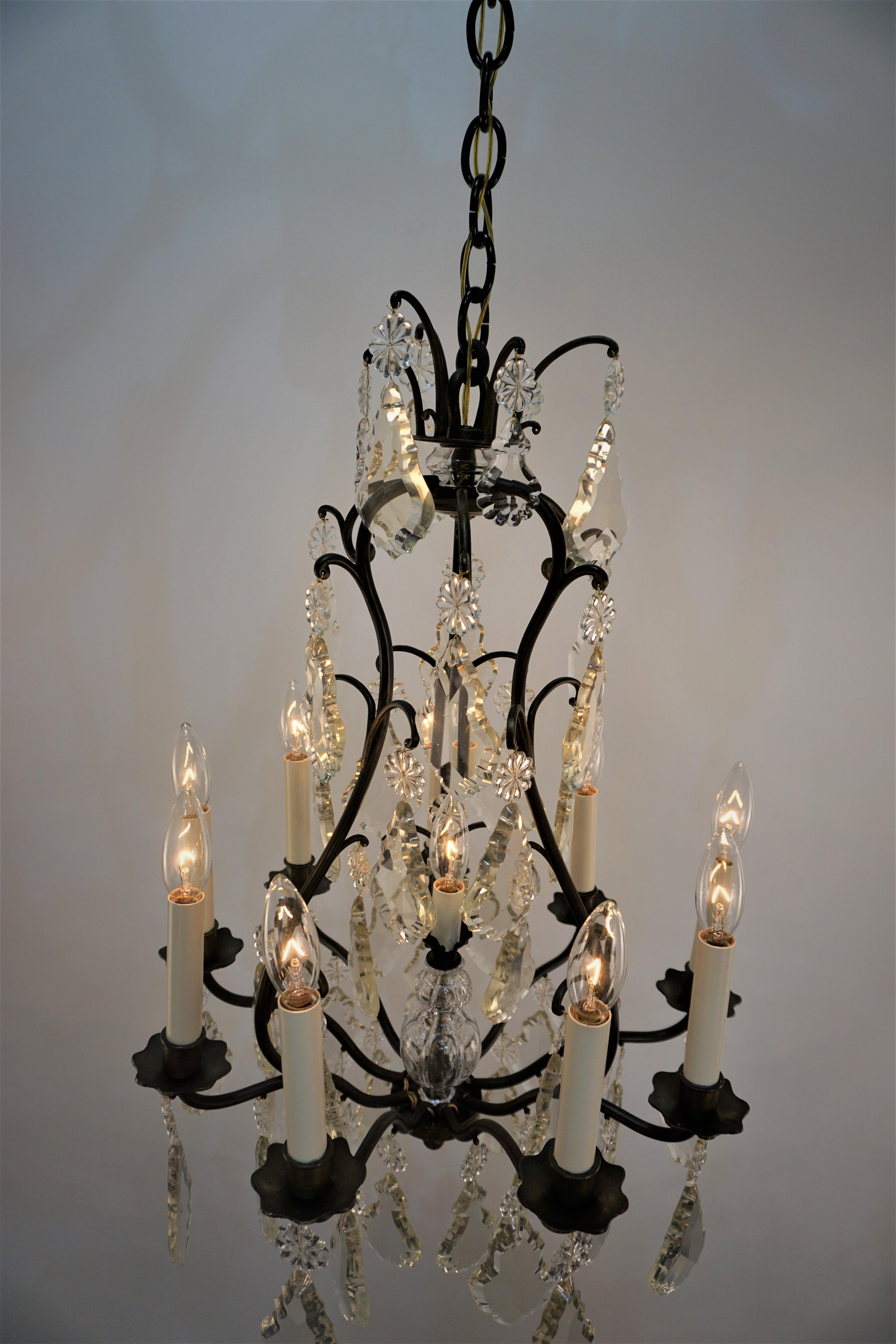 French Circle 1920's Crystal and bronze Chandelier For Sale 3