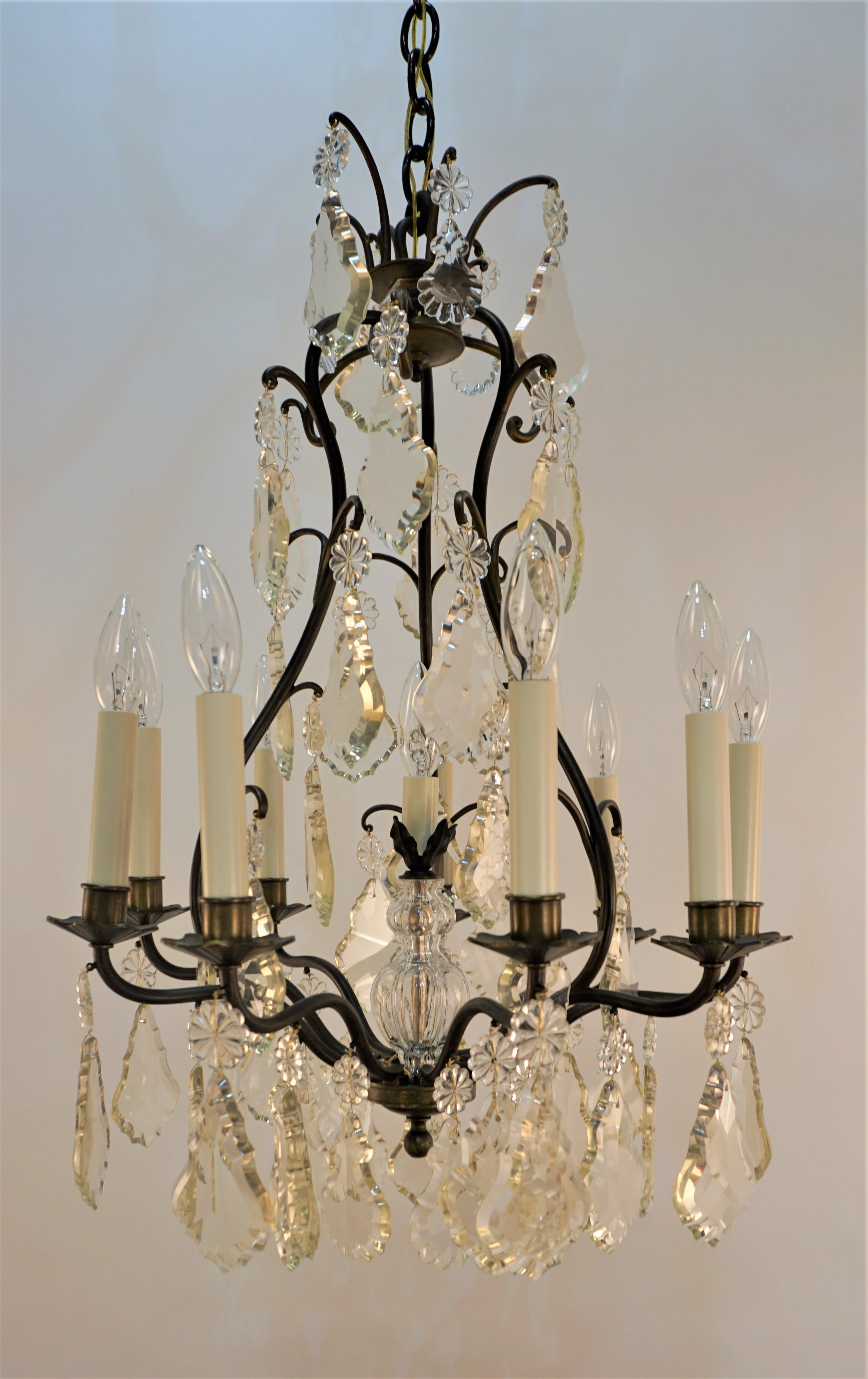 French Circle 1920's Crystal and bronze Chandelier For Sale 4