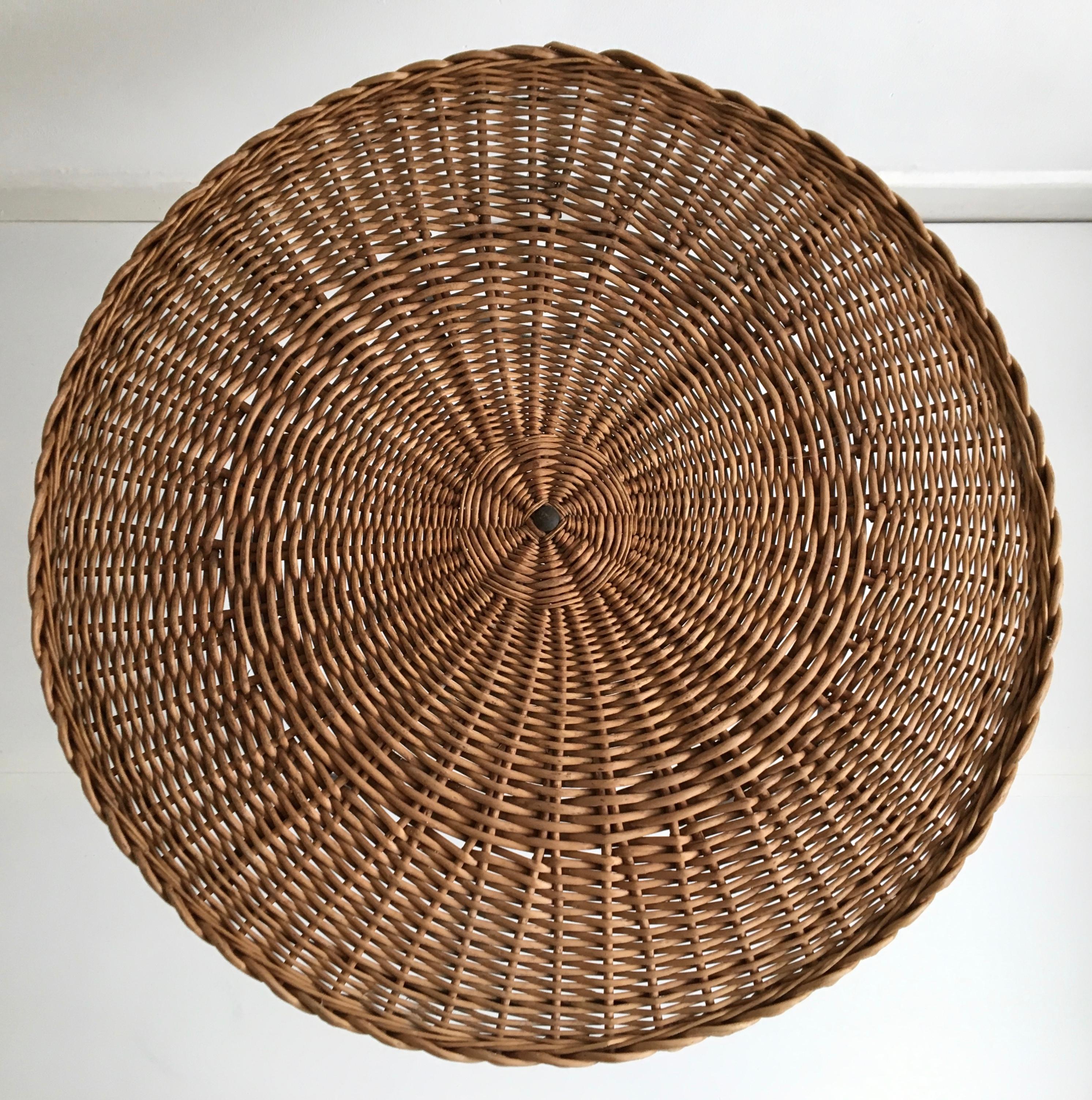 Mid-Century Modern French Circular Wicker Breakfast / Side Table with Hairpin Legs, circa 1950