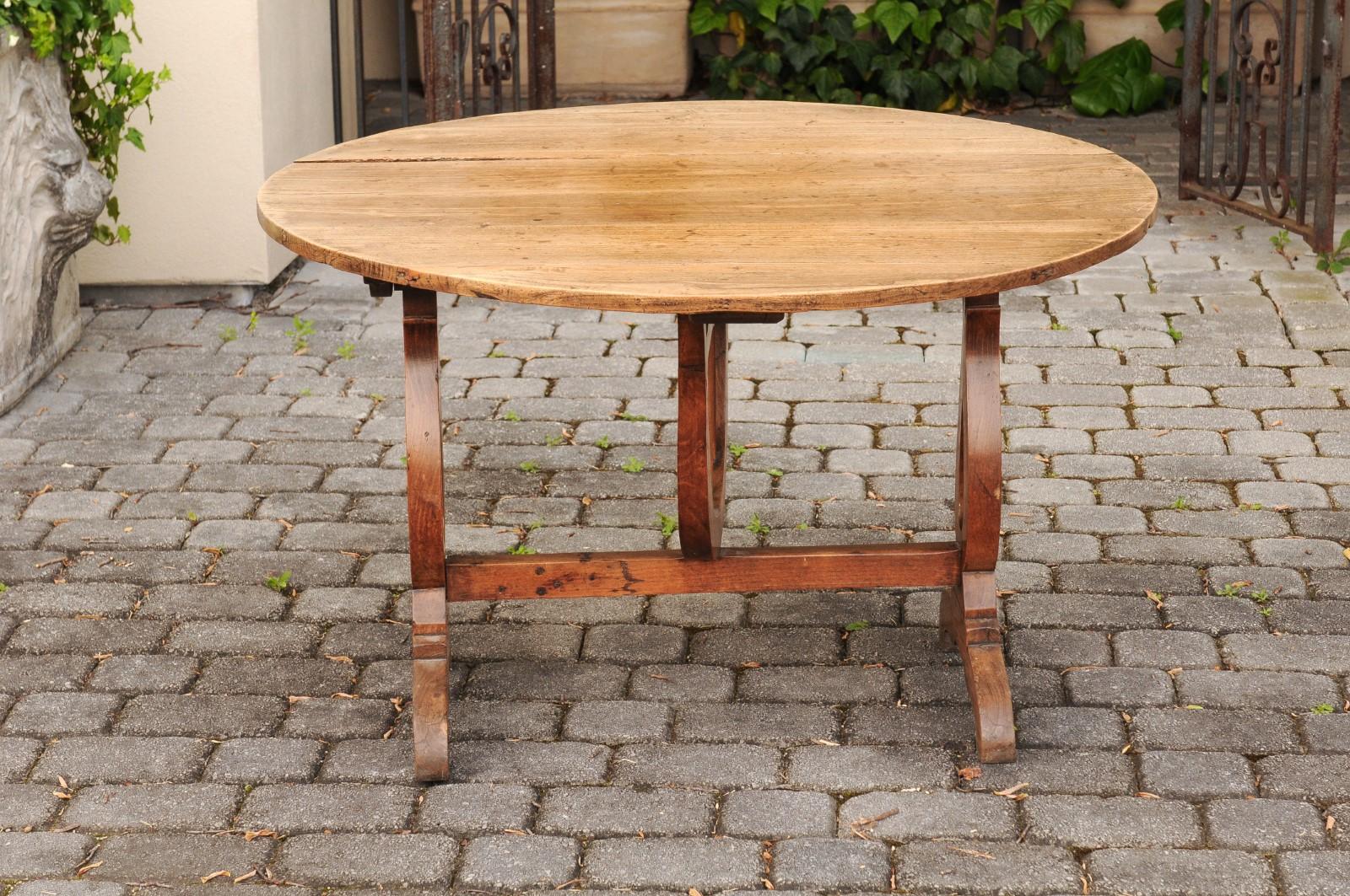 French Circular Wine Tasting Tilt-Top Table with Lyre Shaped Wedge, circa 1880 5